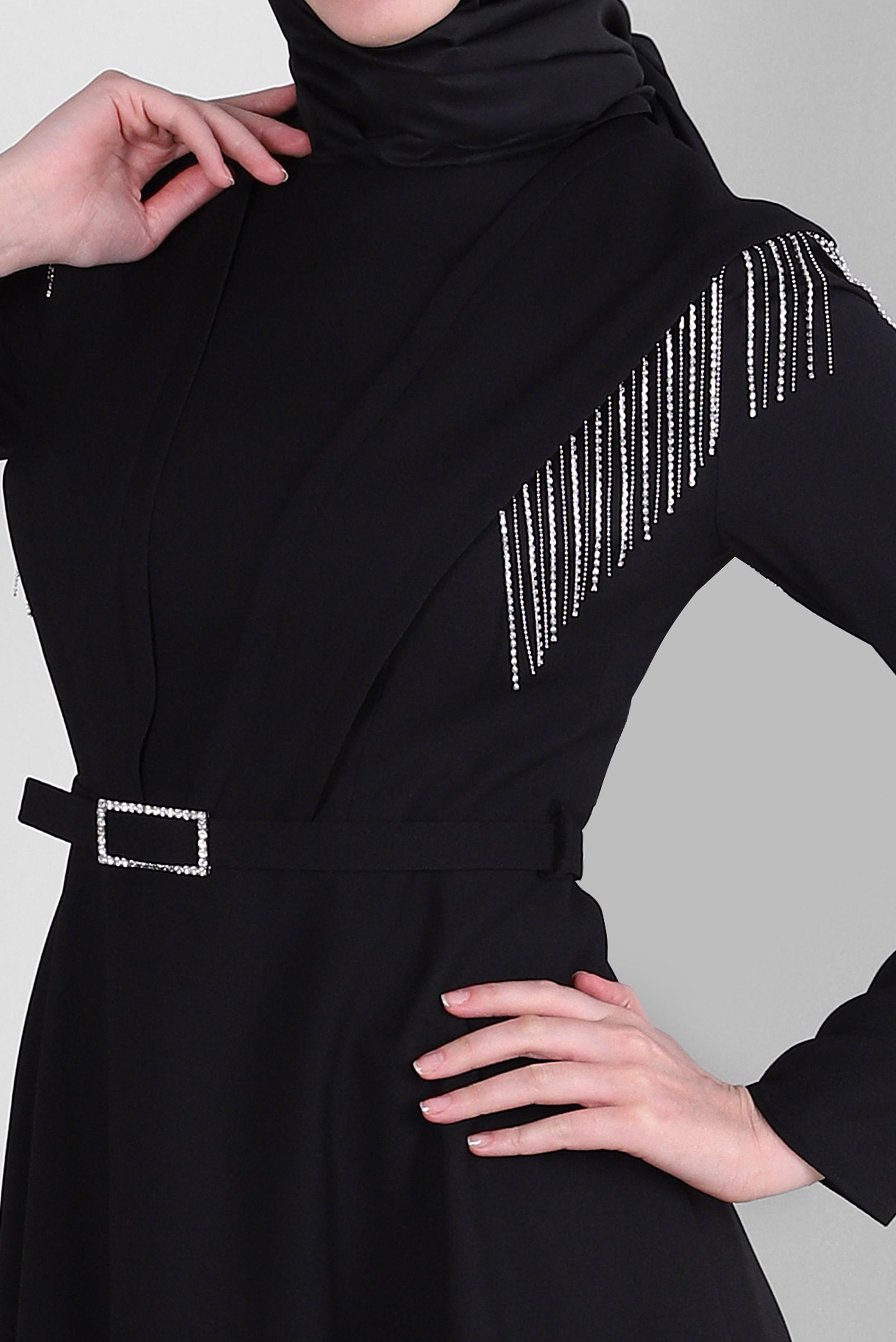 Tesettür giyim SİYAH ZİNCİR DETAYLI KEMERLİ KREP ELBİSE 43589