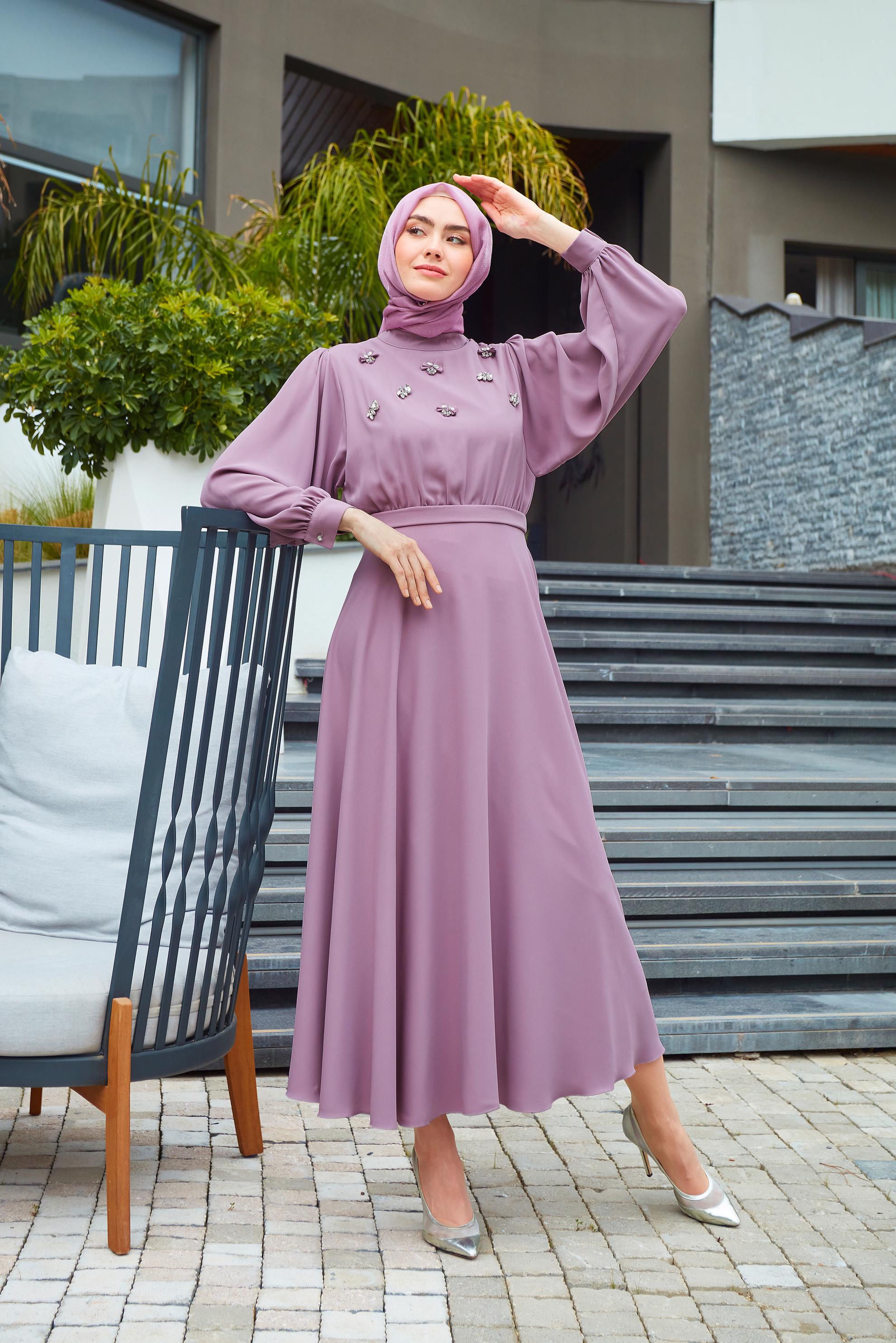 Tesettür giyim MOR TAŞ İŞLEMELİ BALON KOL ELBİSE 43590
