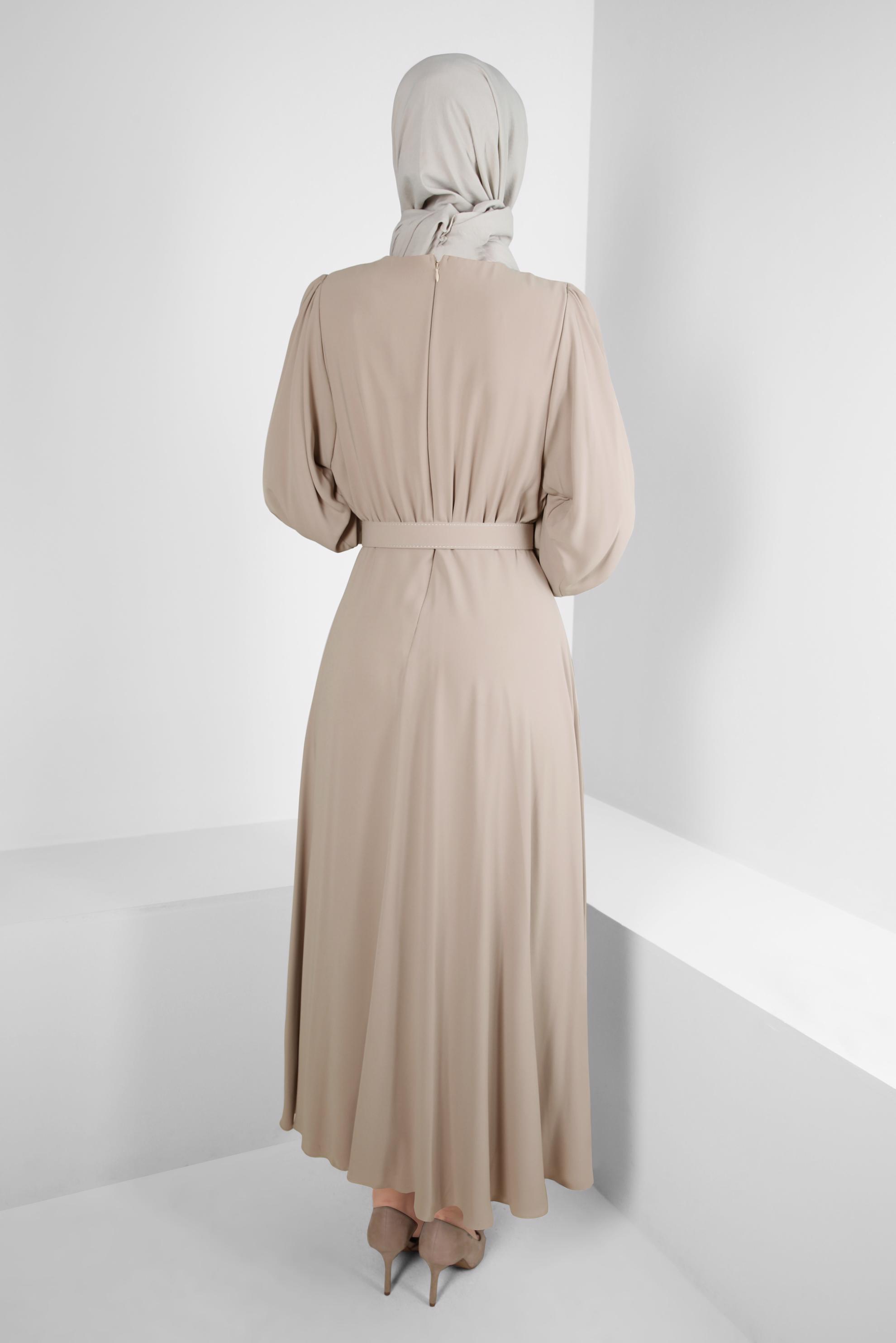 Tesettür giyim BEJ GENİŞ KOL VOLANLI ELBİSE 43591