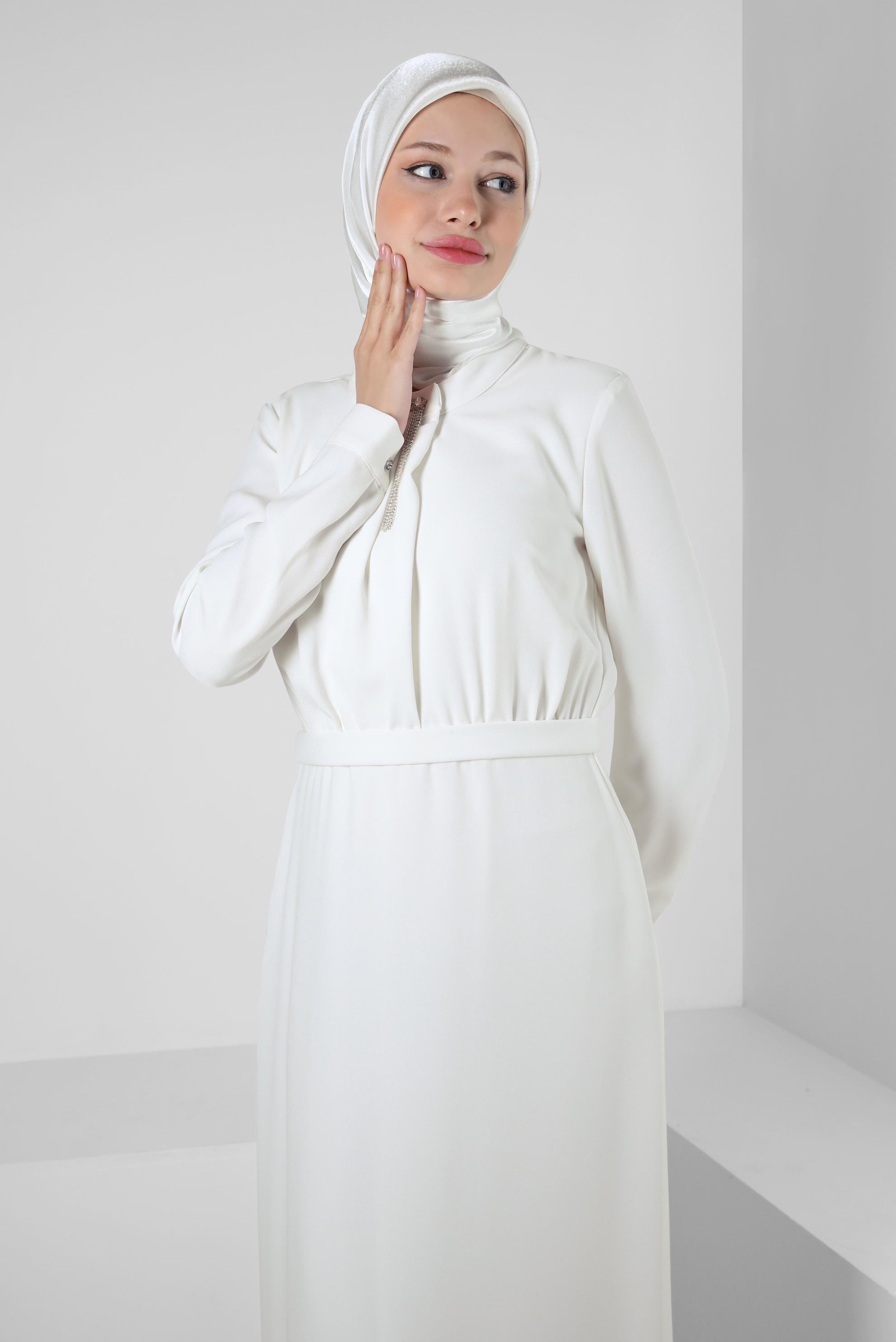 Tesettür giyim BEYAZ YAKASI TAŞ DETAYLI KREP ELBİSE 43614