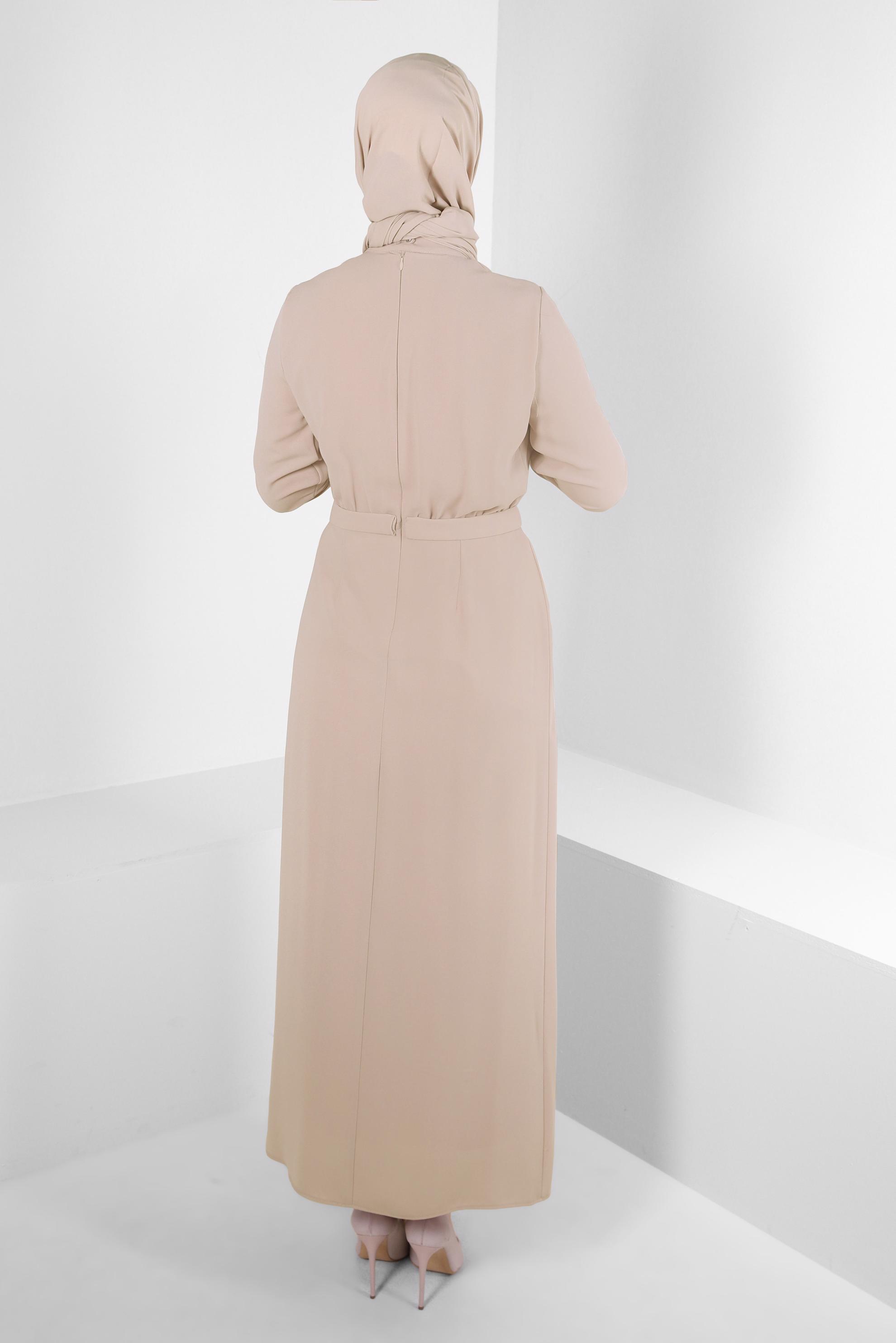 Tesettür giyim BEJ YAKASI TAŞ DETAYLI KREP ELBİSE 43614