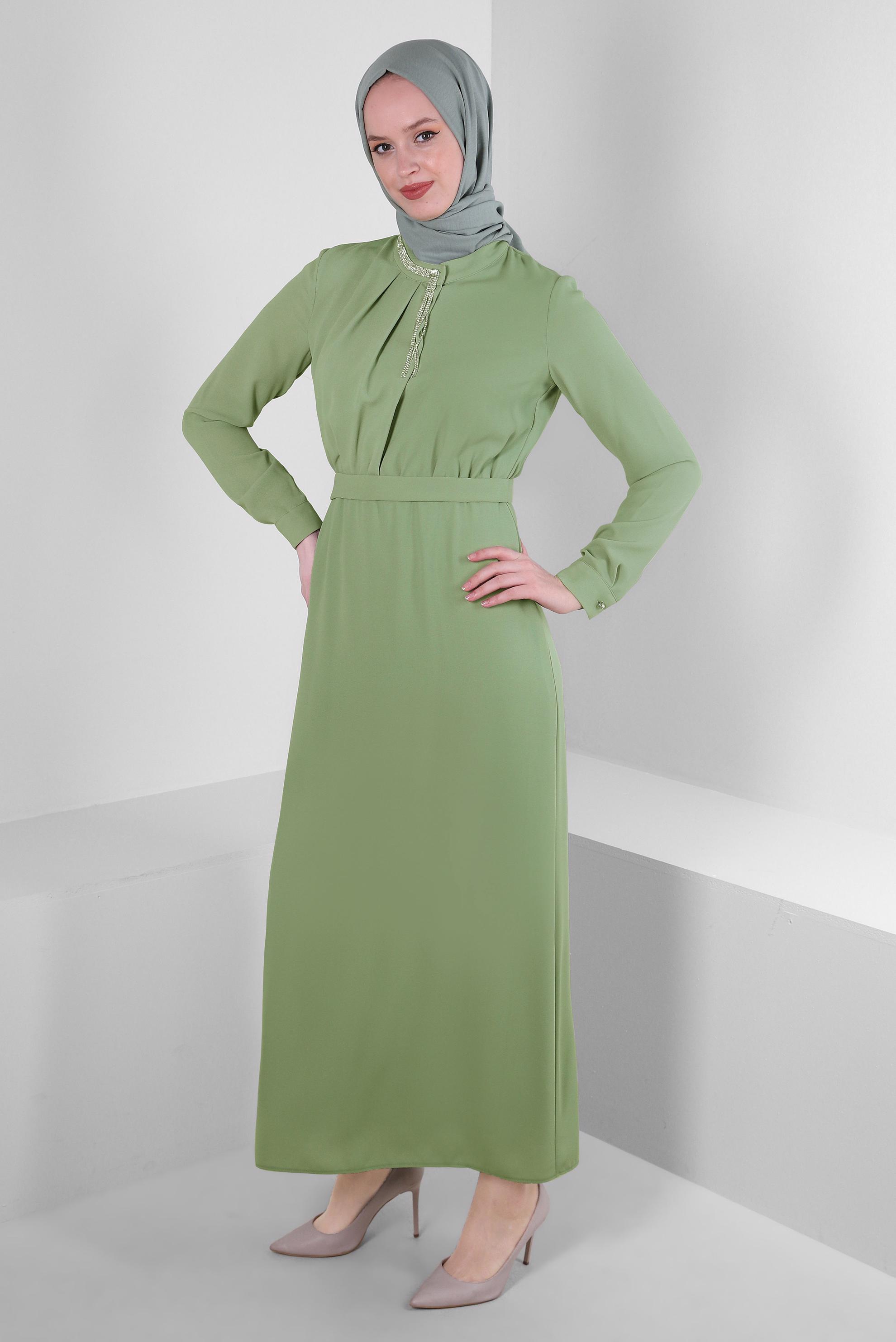 Tesettür giyim YEŞİL YAKASI TAŞ DETAYLI KREP ELBİSE 43614