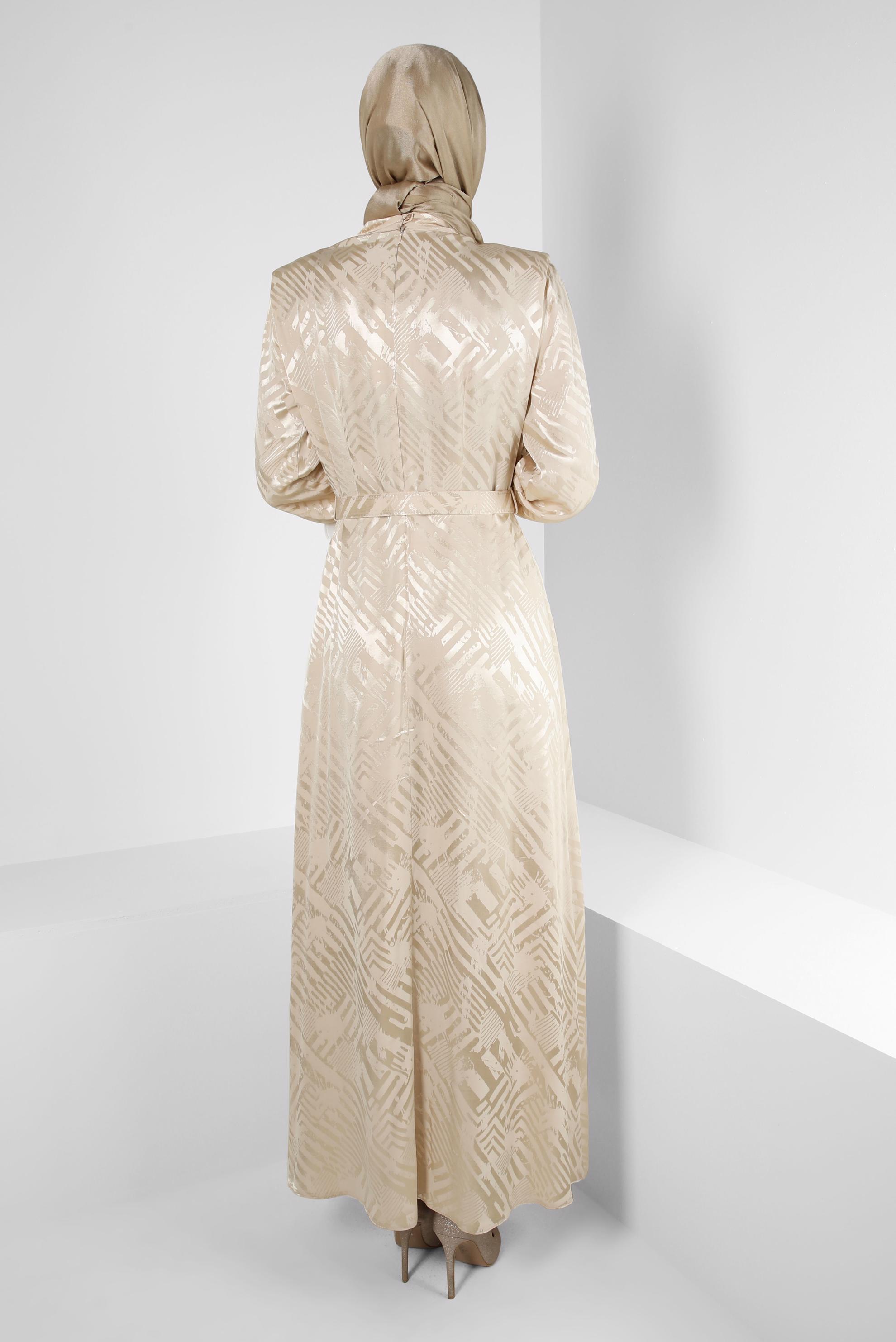 Tesettür giyim BEJ KEMERLİ JAKAR SATEN ELBİSE 43615