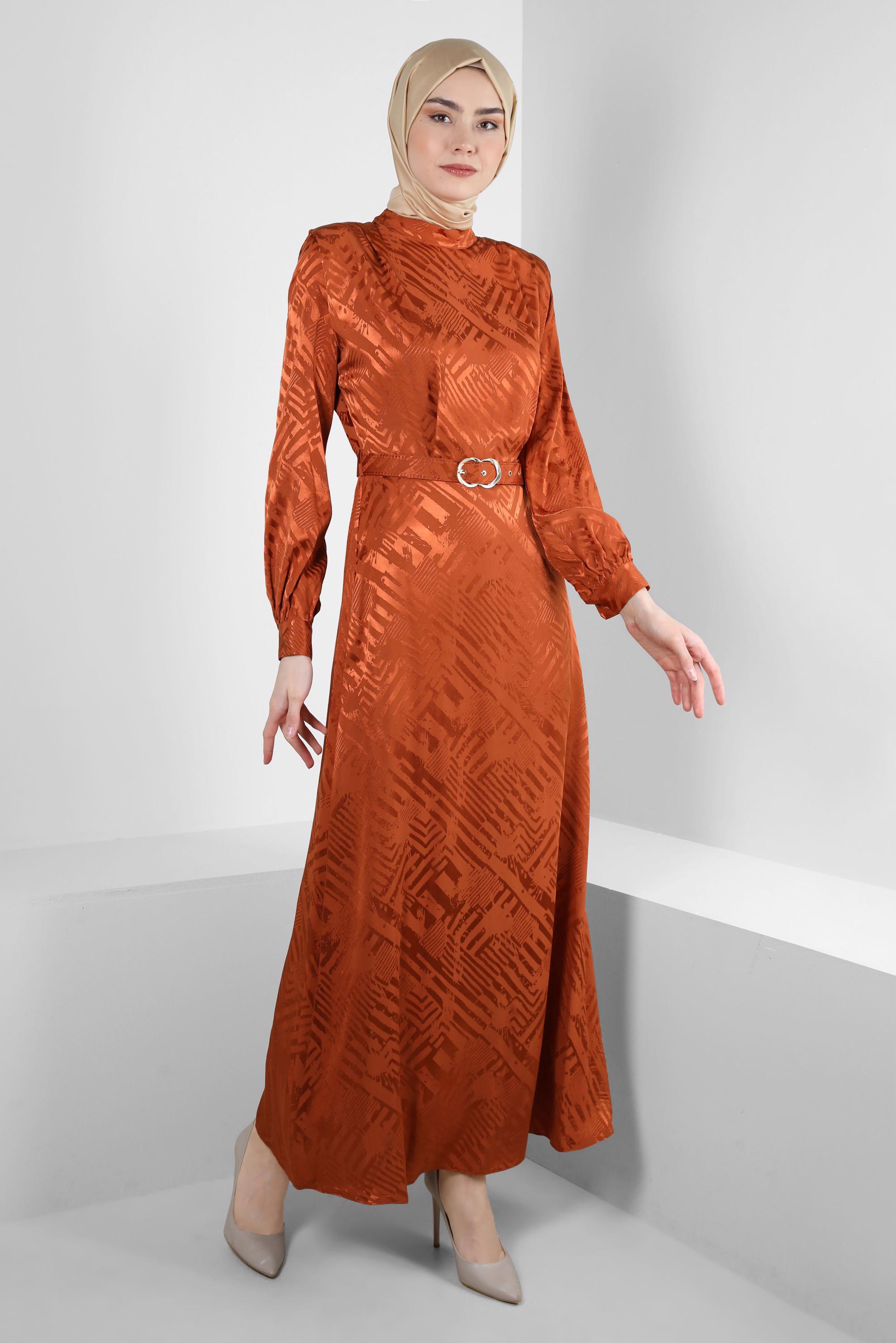 Tesettür giyim TURUNCU KEMERLİ JAKAR SATEN ELBİSE 43615