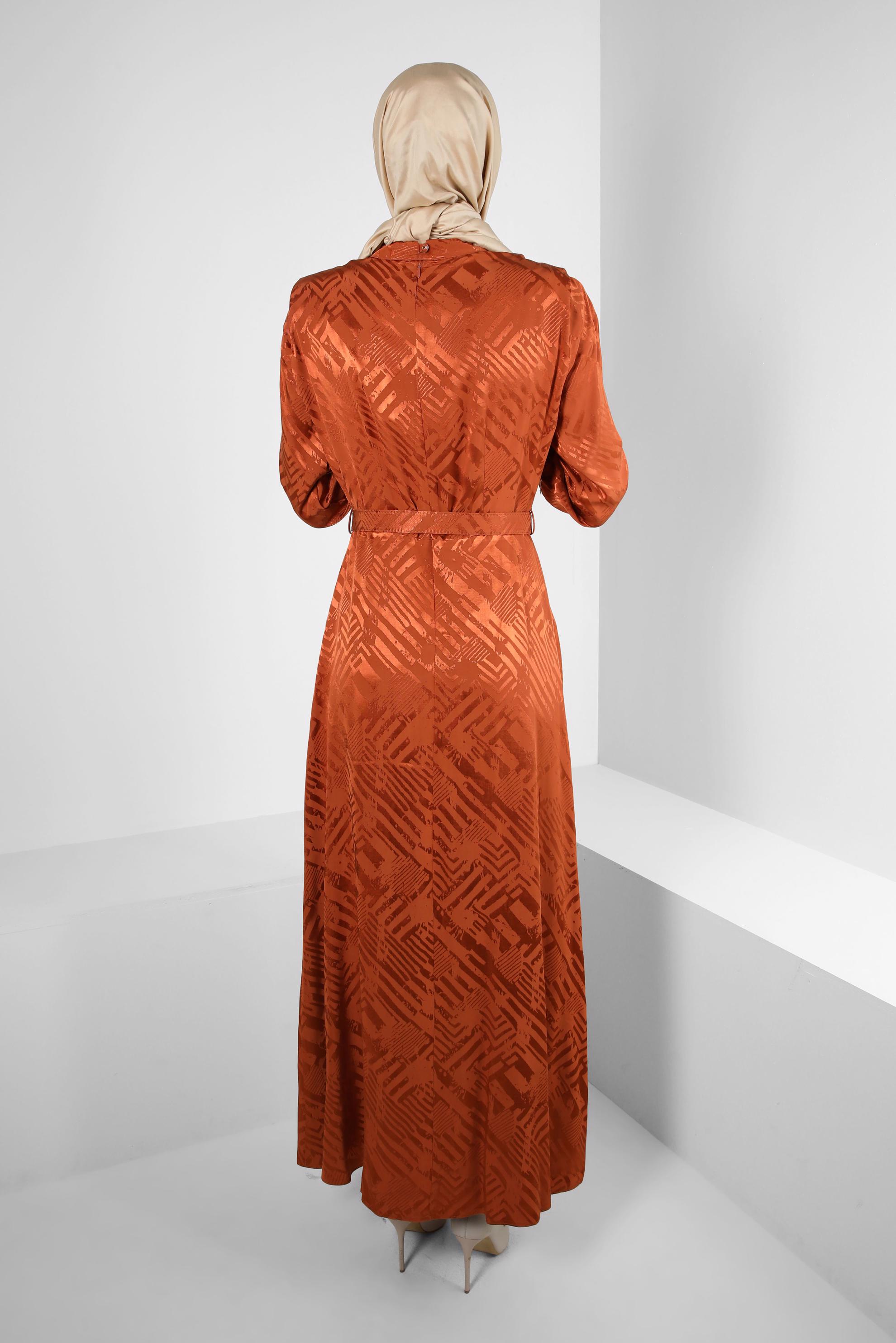 Tesettür giyim TURUNCU KEMERLİ JAKAR SATEN ELBİSE 43615