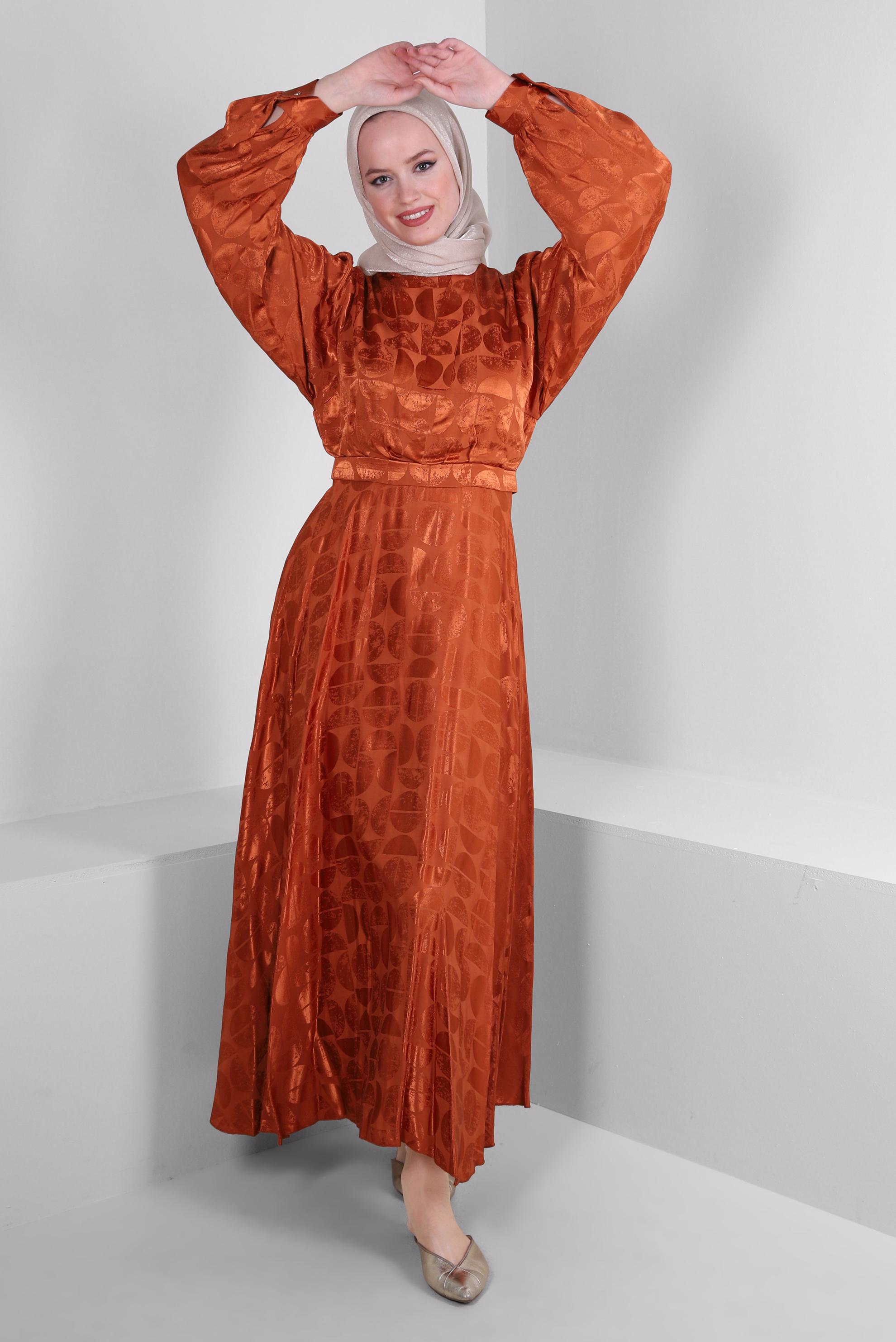 Tesettür giyim TURUNCU YAKASI BAĞLAMALI SATEN JAKAR ELBİSE 43616