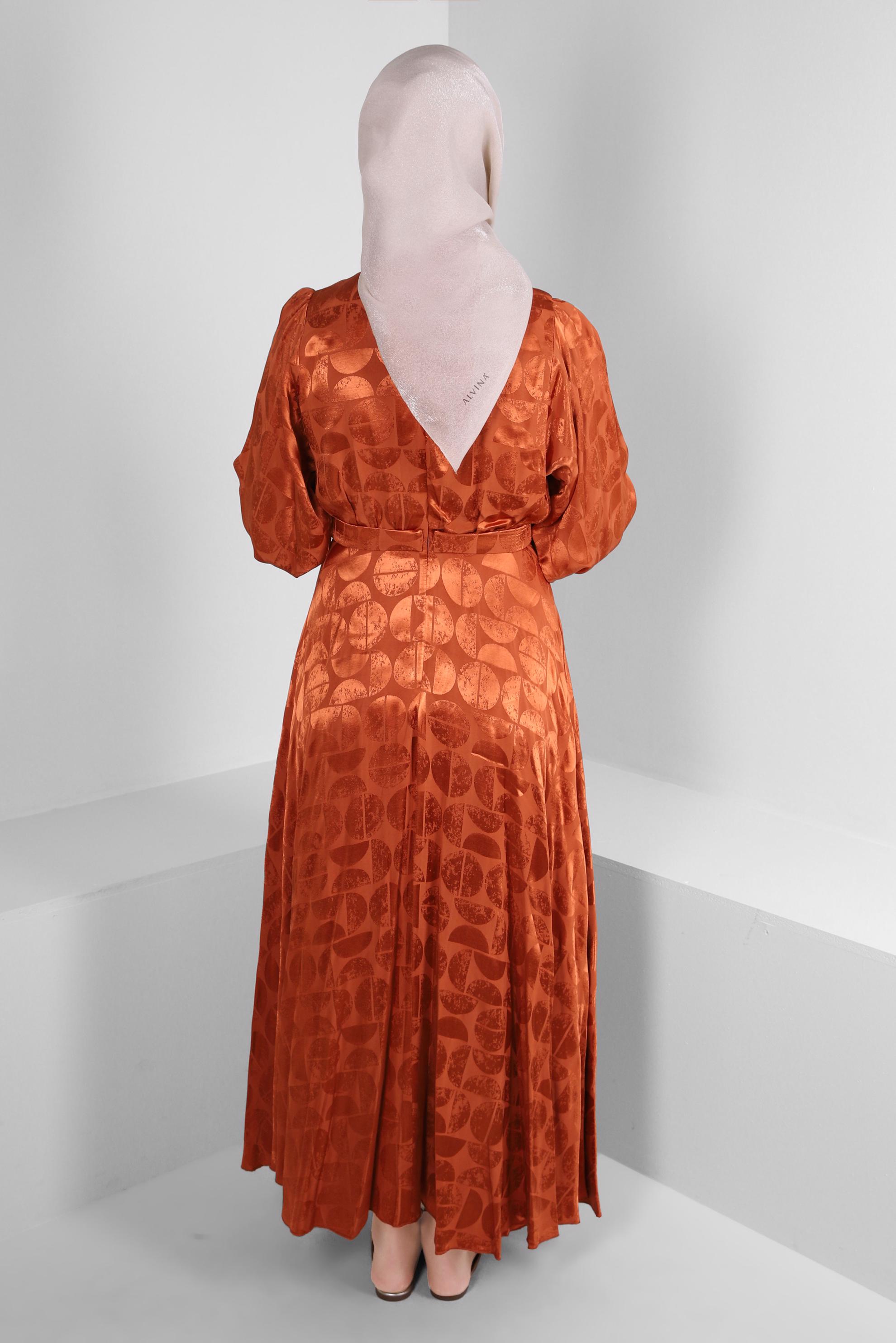 Tesettür giyim TURUNCU YAKASI BAĞLAMALI SATEN JAKAR ELBİSE 43616