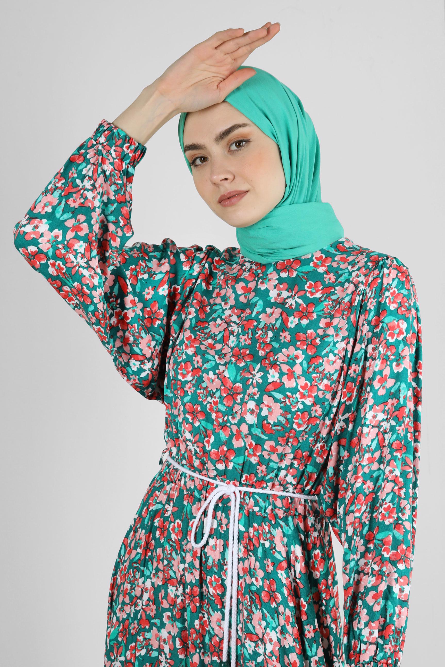 Tesettür giyim YEŞİL ÇİÇEK DESENLİ PİLİSELİ ELBİSE 43649