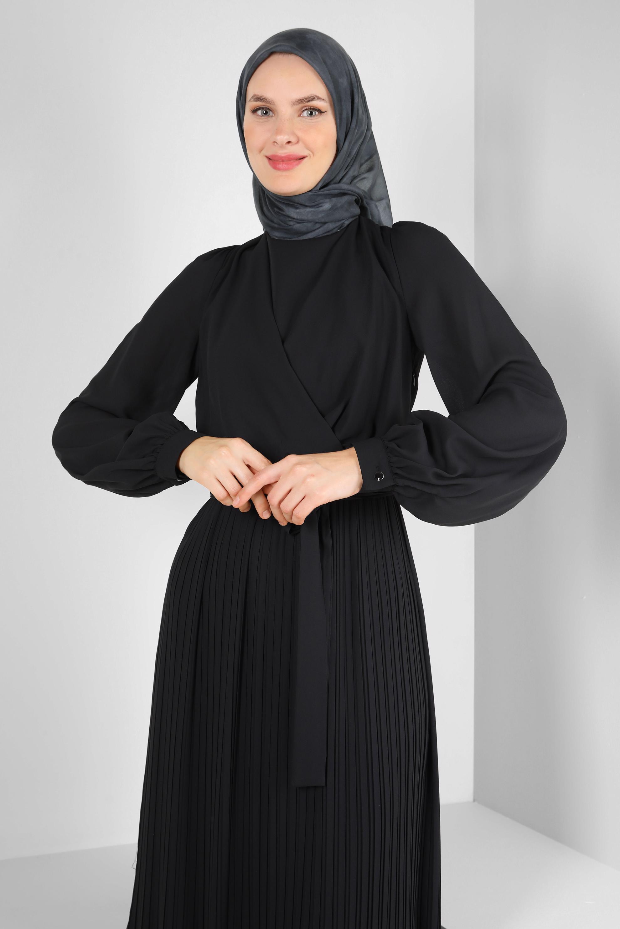 Tesettür giyim SİYAH ETEK UCU VOLANLI PİLİSELİ ELBİSE 43653
