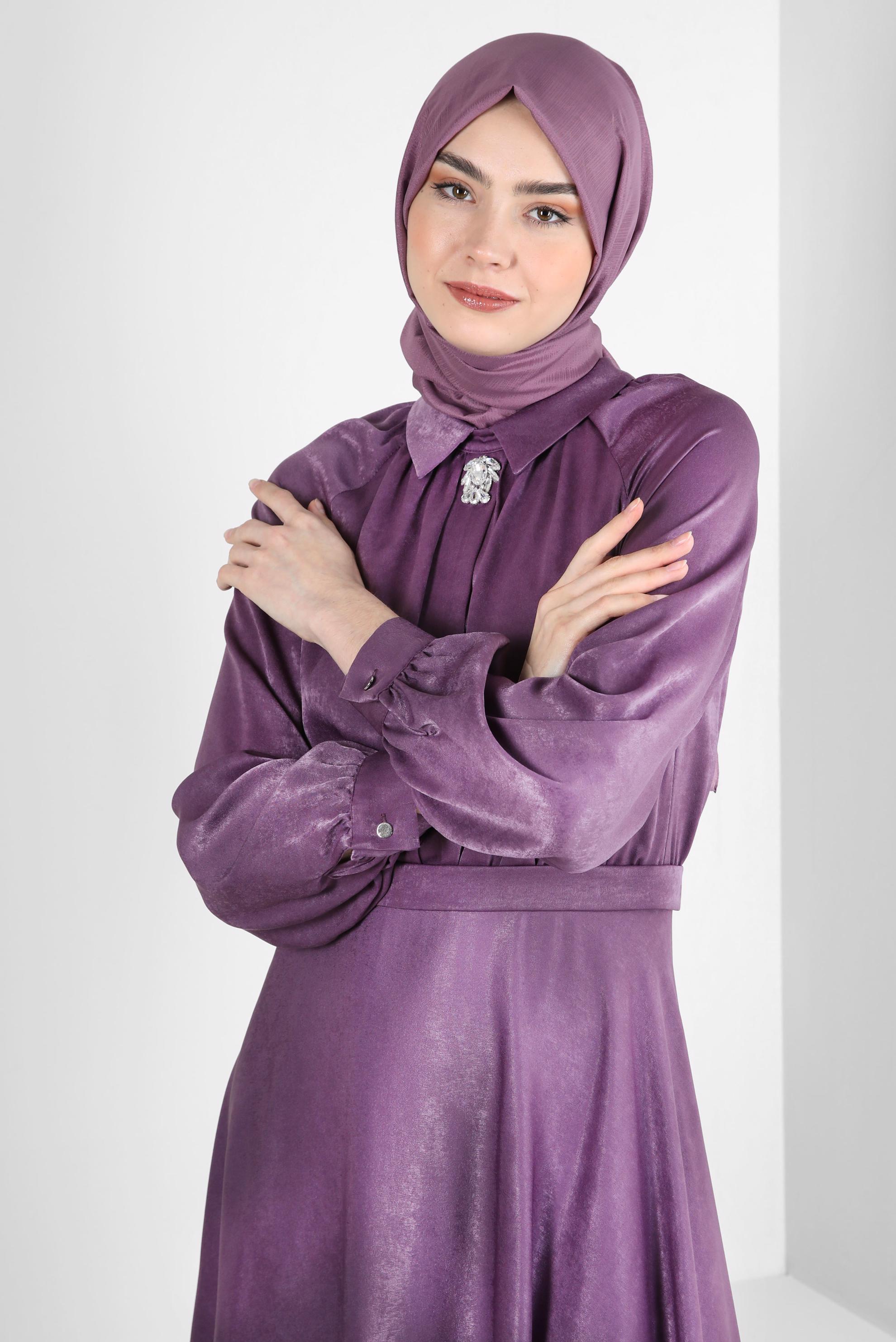 Tesettür giyim MOR TAŞ DETAYLI ERKEK YAKA ELBİSE 43654