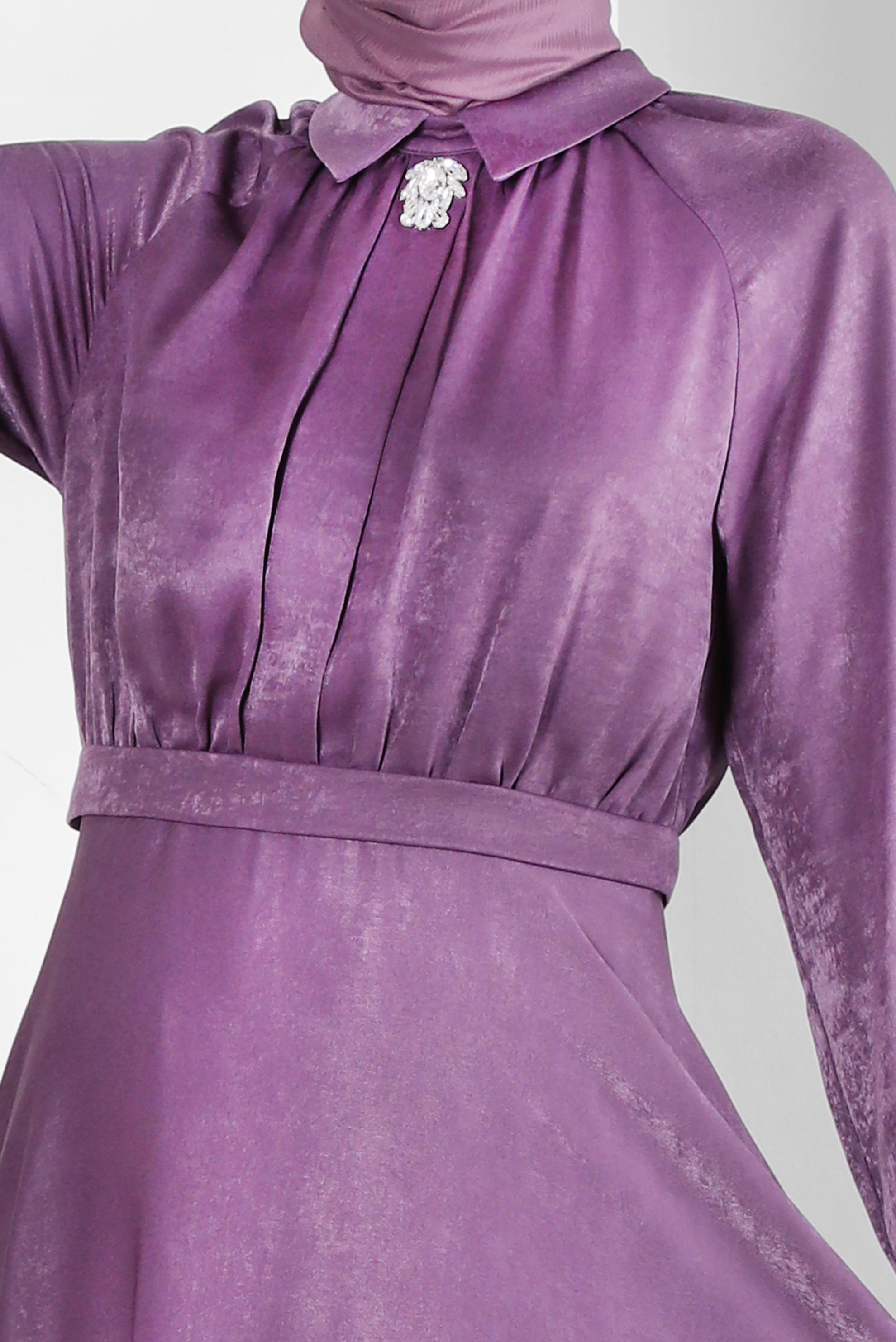 Tesettür giyim MOR TAŞ DETAYLI ERKEK YAKA ELBİSE 43654