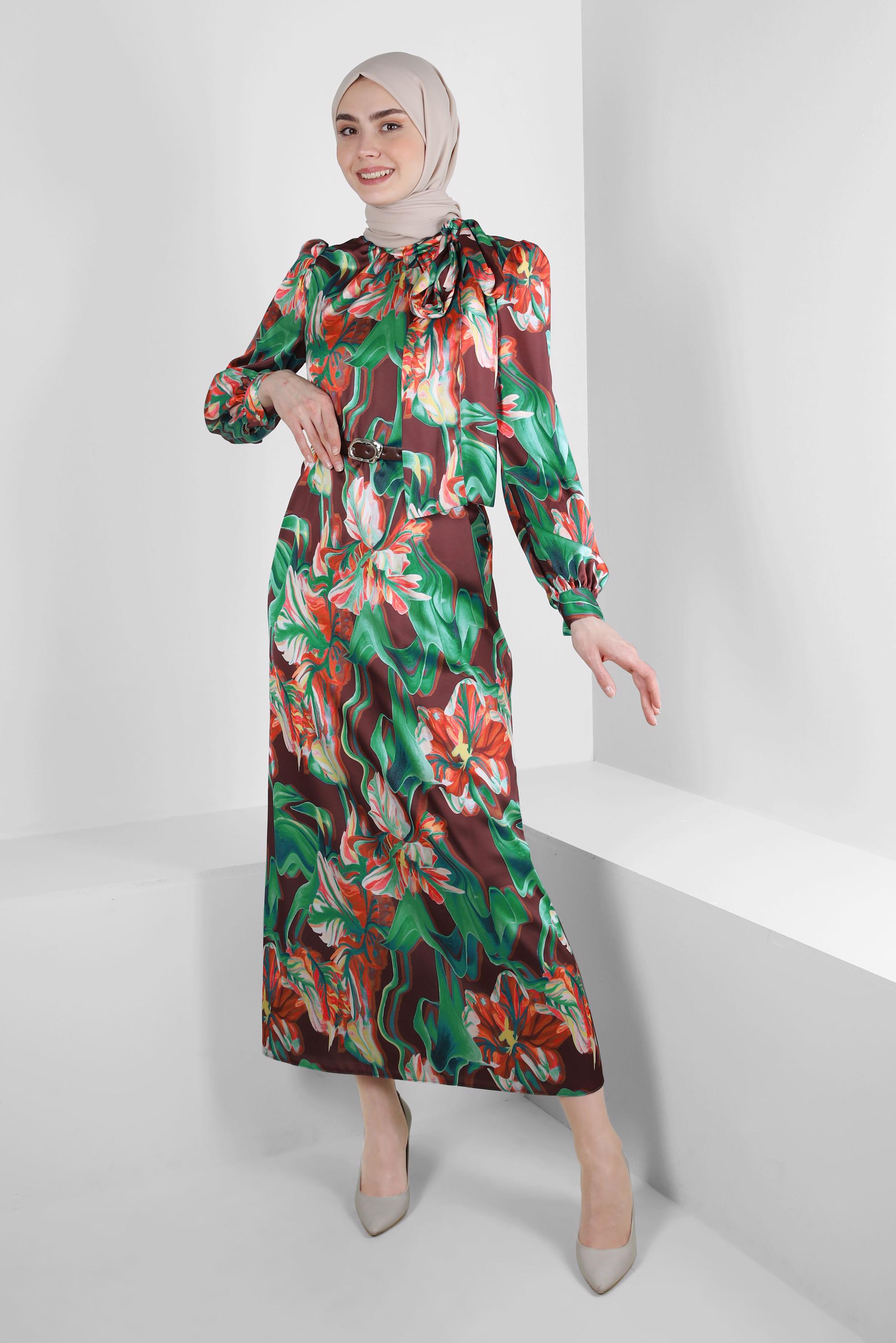 Tesettür giyim TABA DESENLİ KEMERLİ SATEN ELBİSE 43655