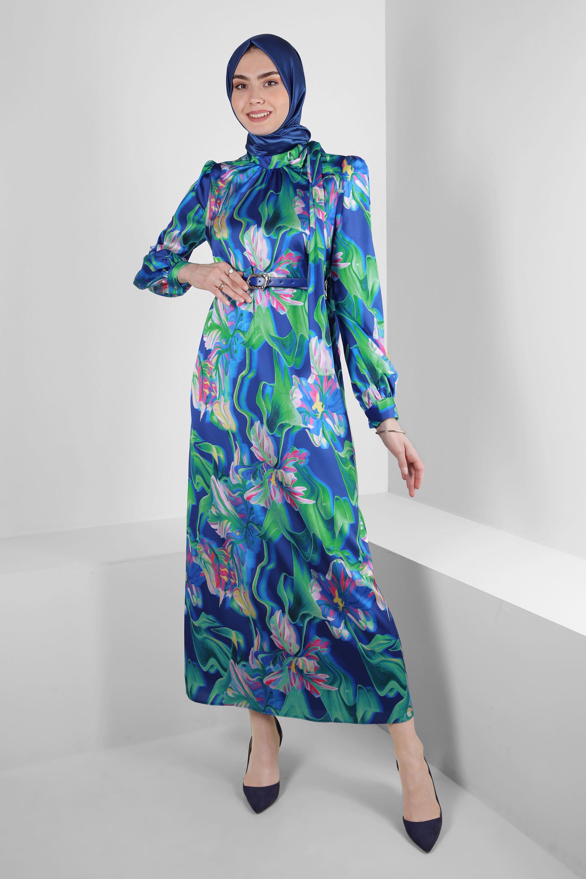 Tesettür giyim LACİVERT DESENLİ KEMERLİ SATEN ELBİSE 43655