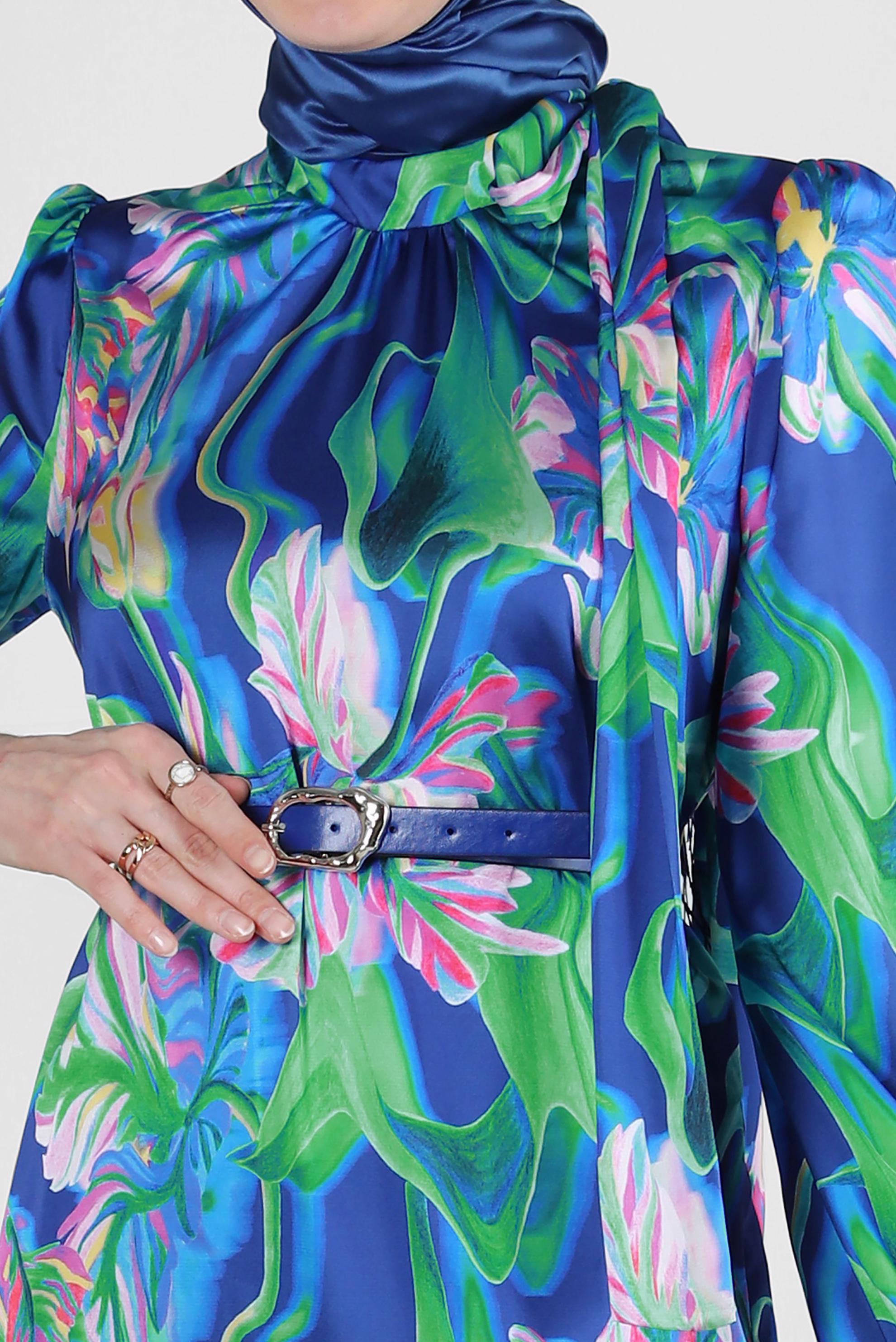 Tesettür giyim LACİVERT DESENLİ KEMERLİ SATEN ELBİSE 43655