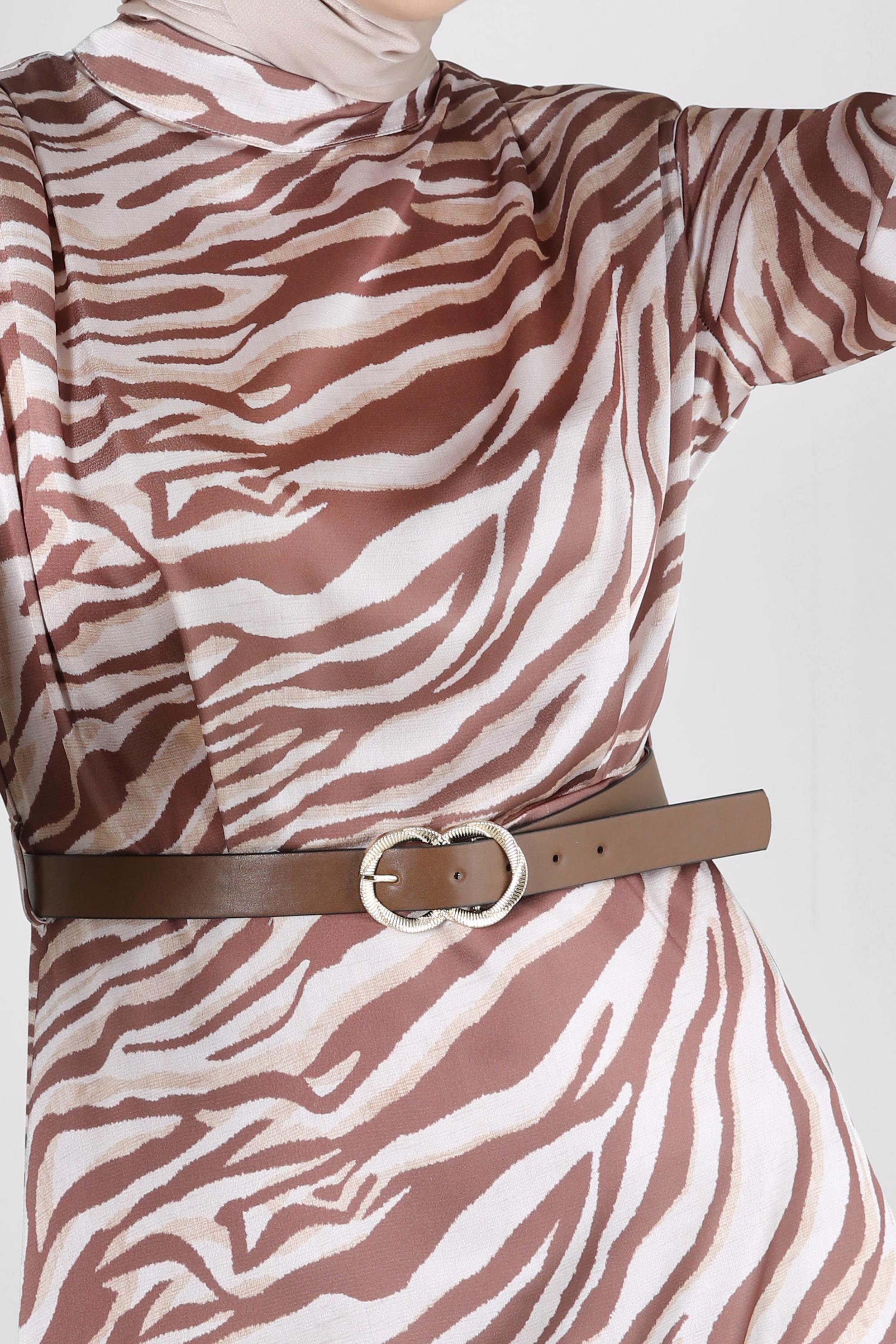 Tesettür giyim VİZON ZEBRA DESENLİ KEMERLİ SATEN ELBİSE 43656