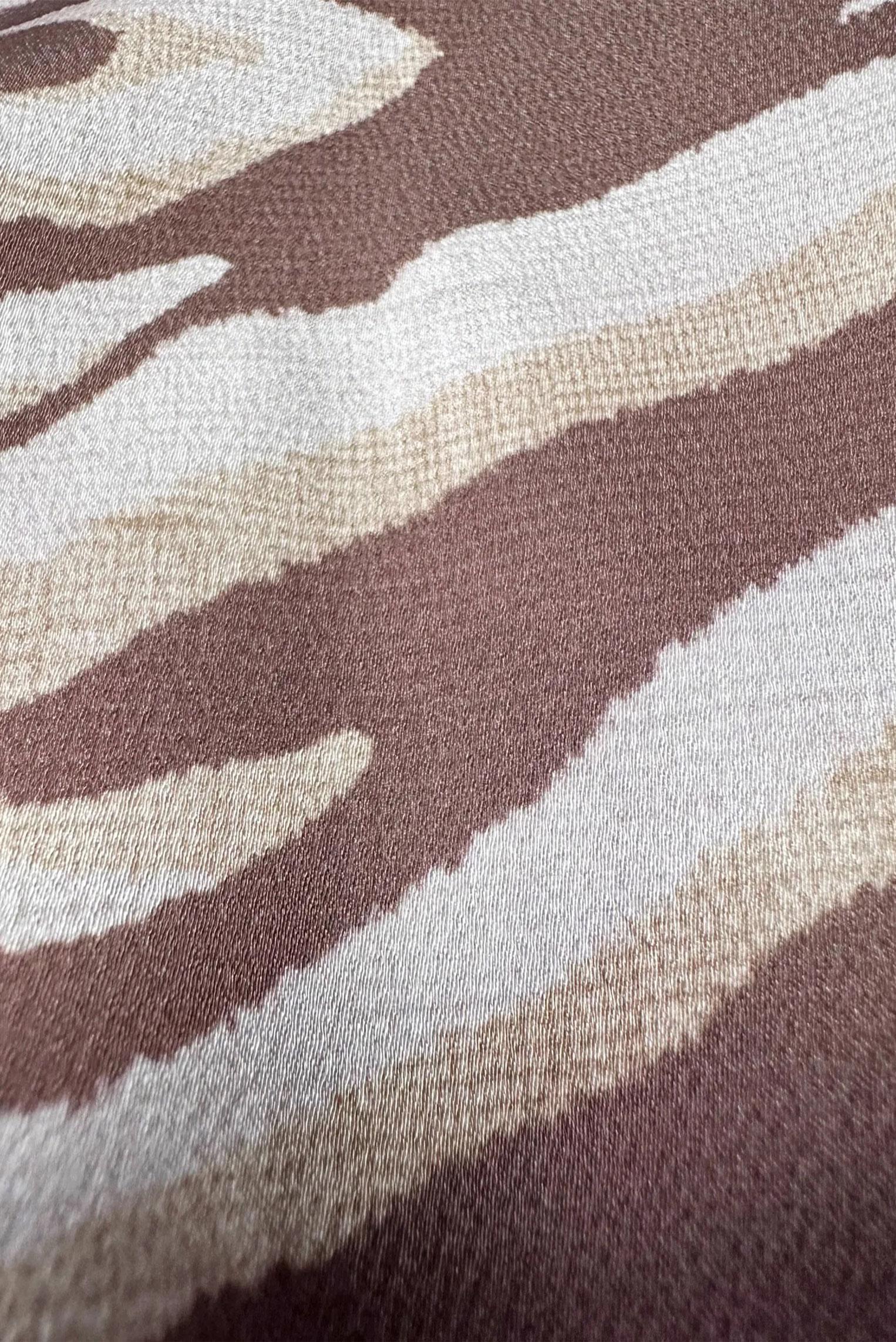 Tesettür giyim VİZON ZEBRA DESENLİ KEMERLİ SATEN ELBİSE 43656