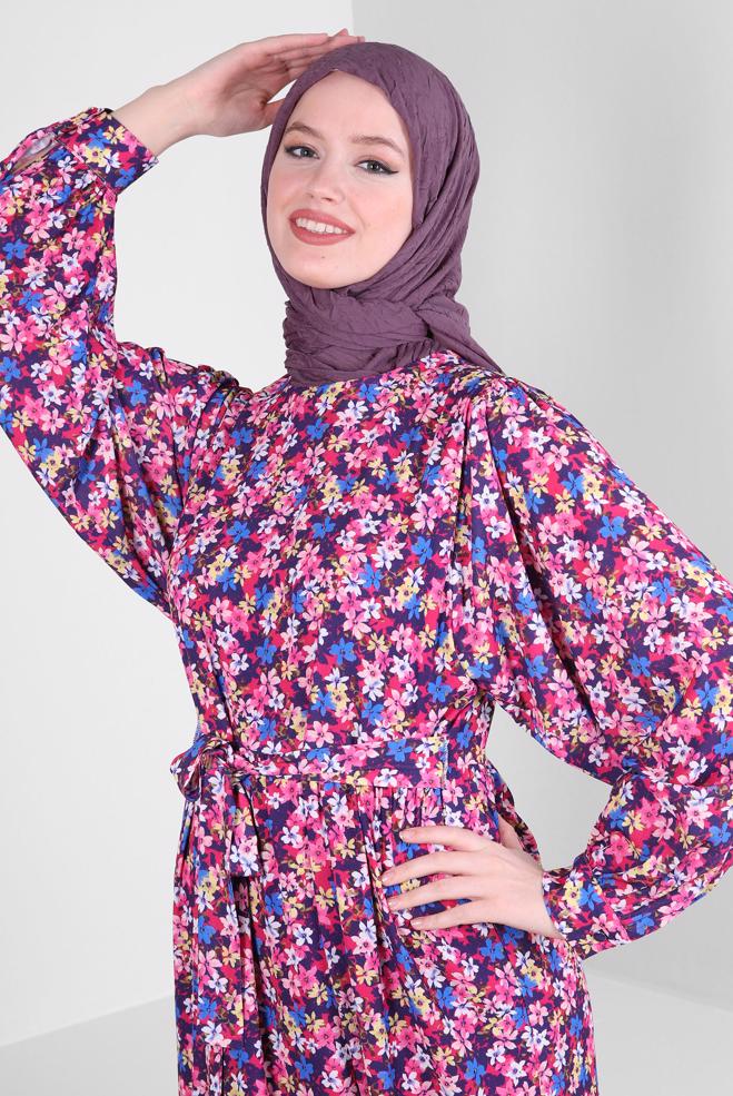 Tesettür giyim FUŞYA ÇİÇEK DESENLİ KUŞAKLI KREP ELBİSE 43658 - ALVİNA