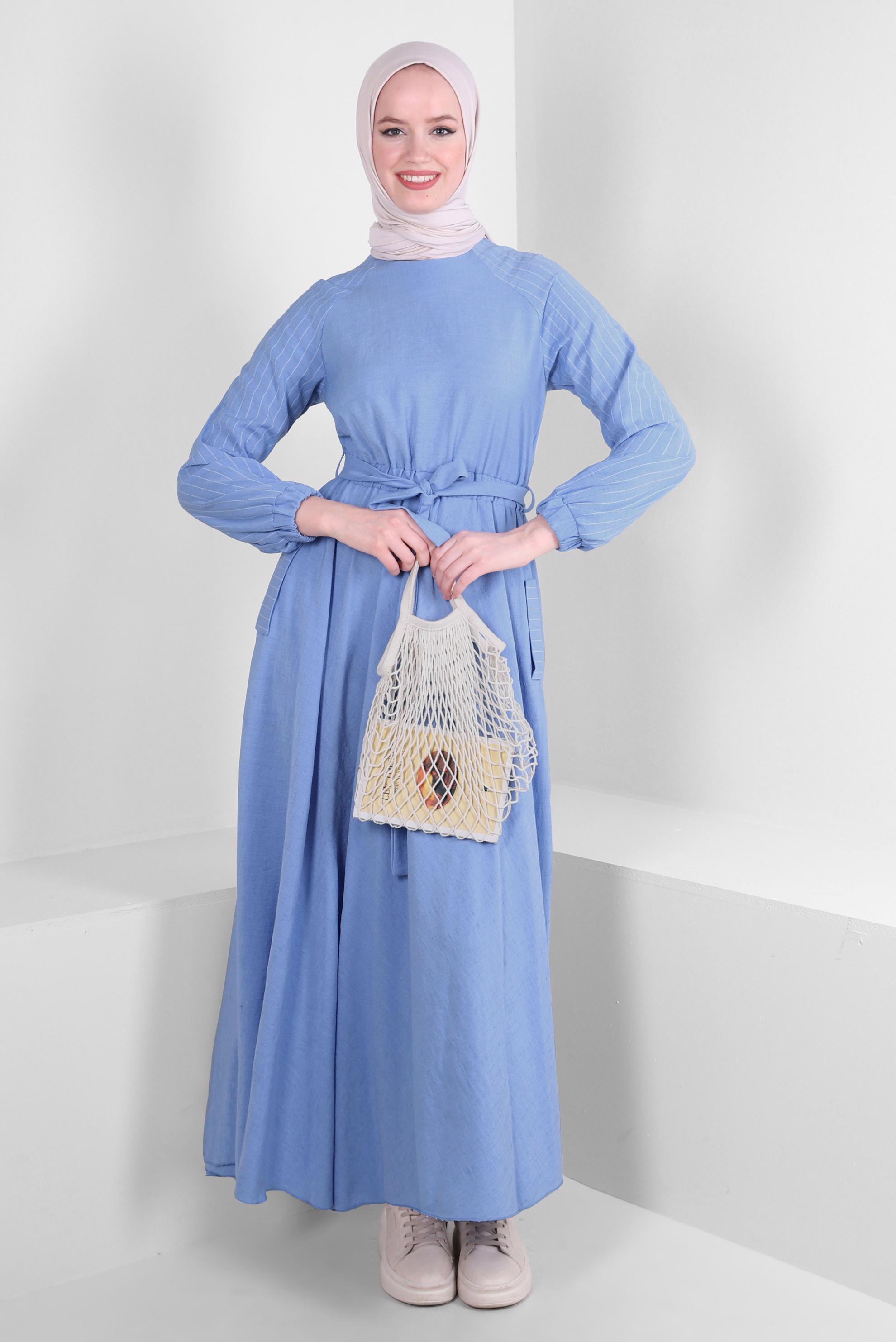 Tesettür giyim MAVİ MANŞETLERİ LASTİKLİ KUŞAKLI ELBİSE 43659