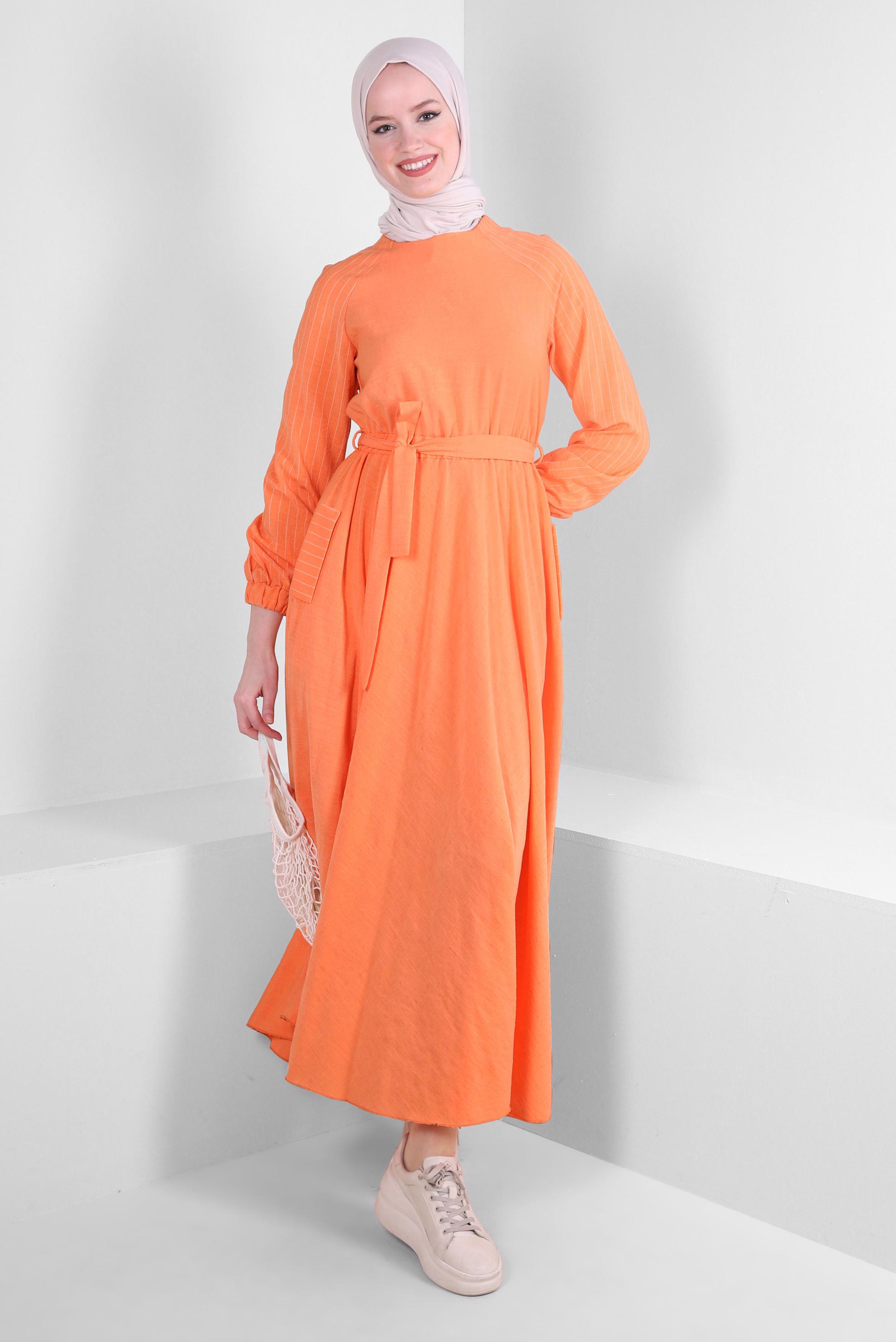 Tesettür giyim TURUNCU MANŞETLERİ LASTİKLİ KUŞAKLI ELBİSE 43659