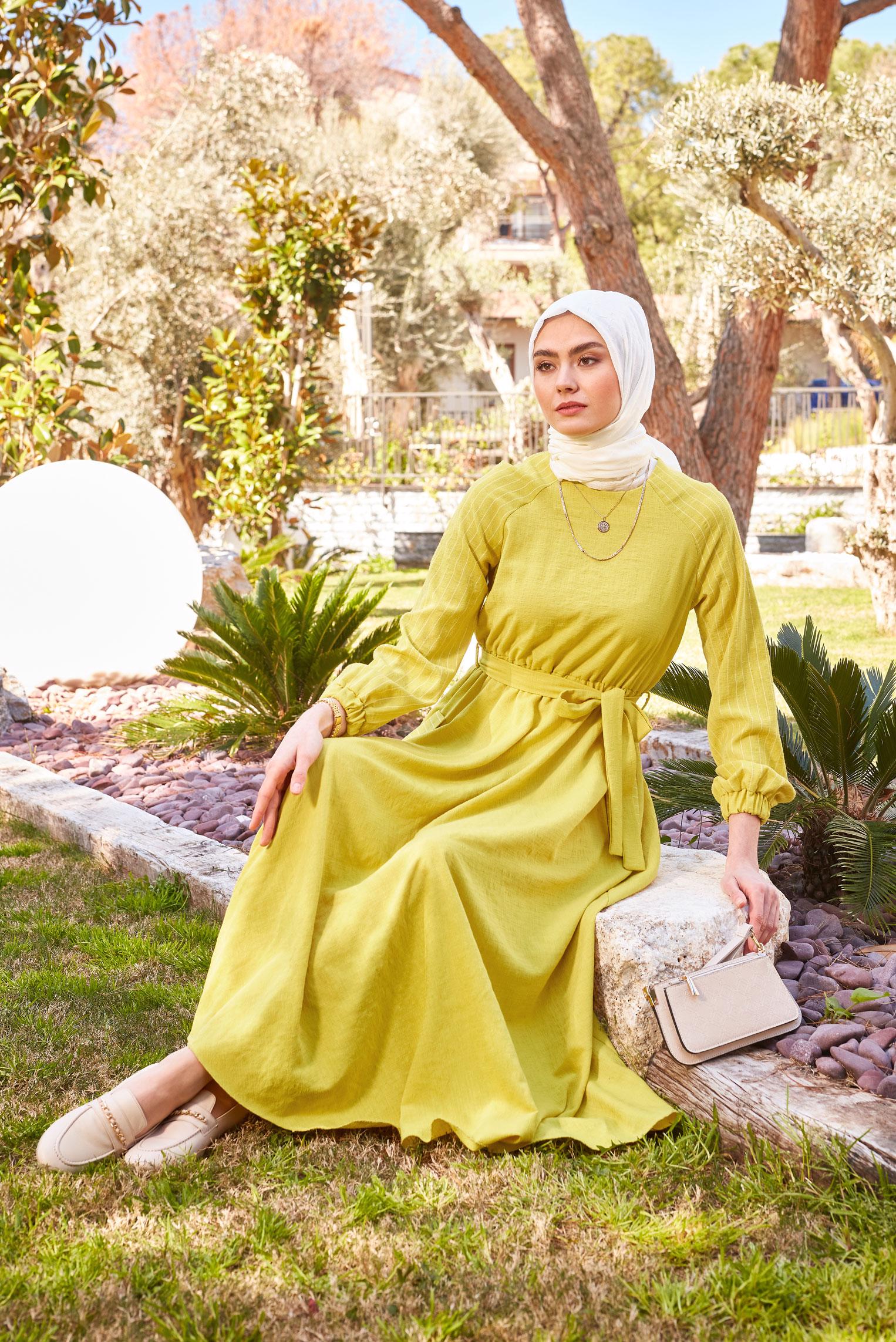 Tesettür giyim YEŞİL MANŞETLERİ LASTİKLİ KUŞAKLI ELBİSE 43659