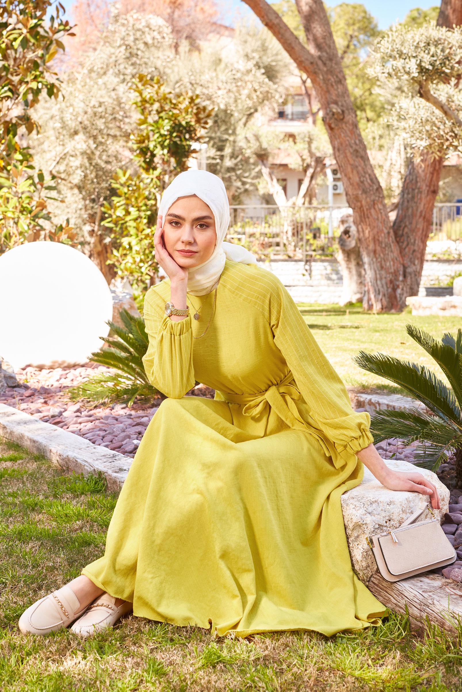 Tesettür giyim YEŞİL MANŞETLERİ LASTİKLİ KUŞAKLI ELBİSE 43659