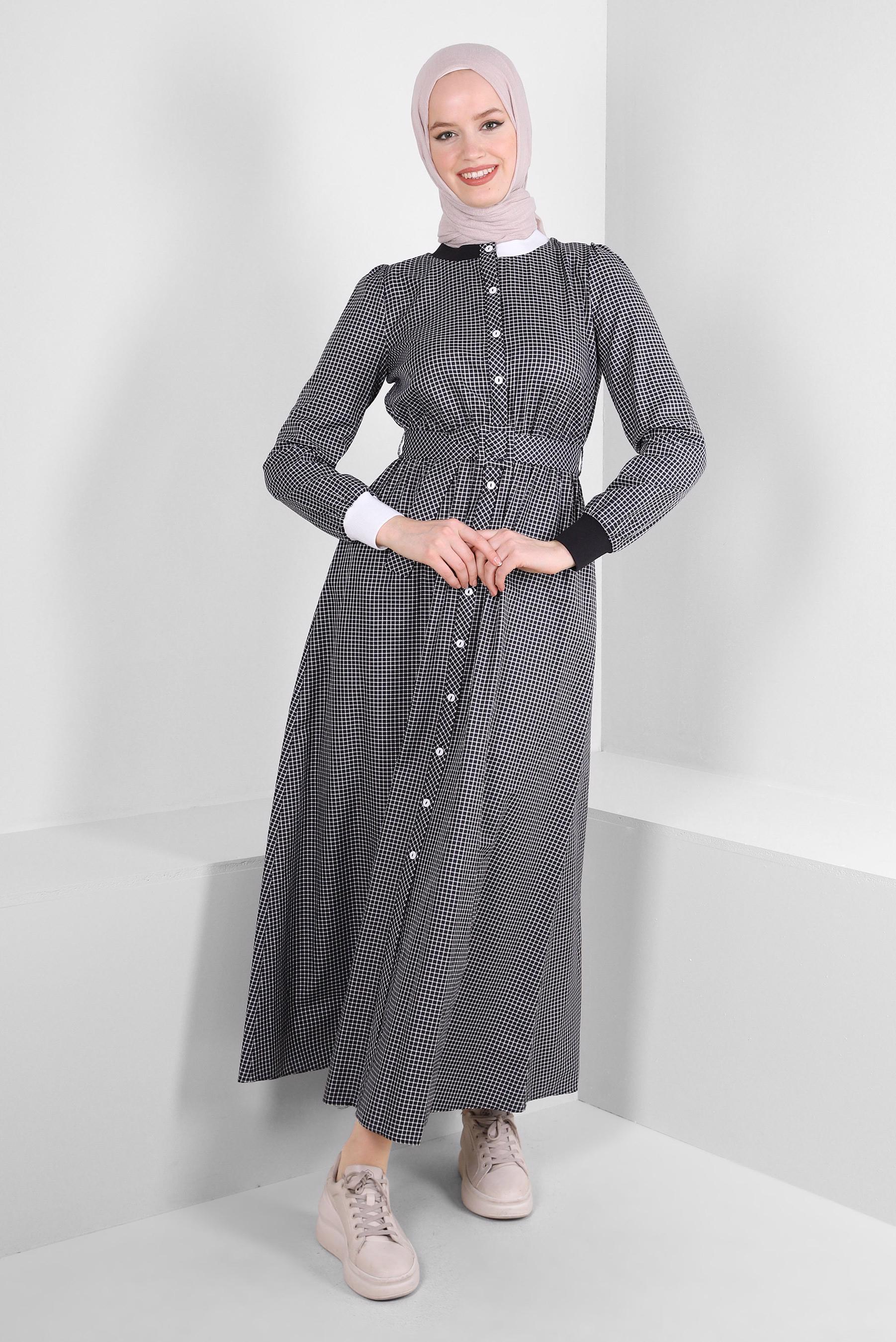 Tesettür giyim SİYAH PÖTİKARE DESENLİ DÜĞMELİ KEMERLİ ELBİSE 43685