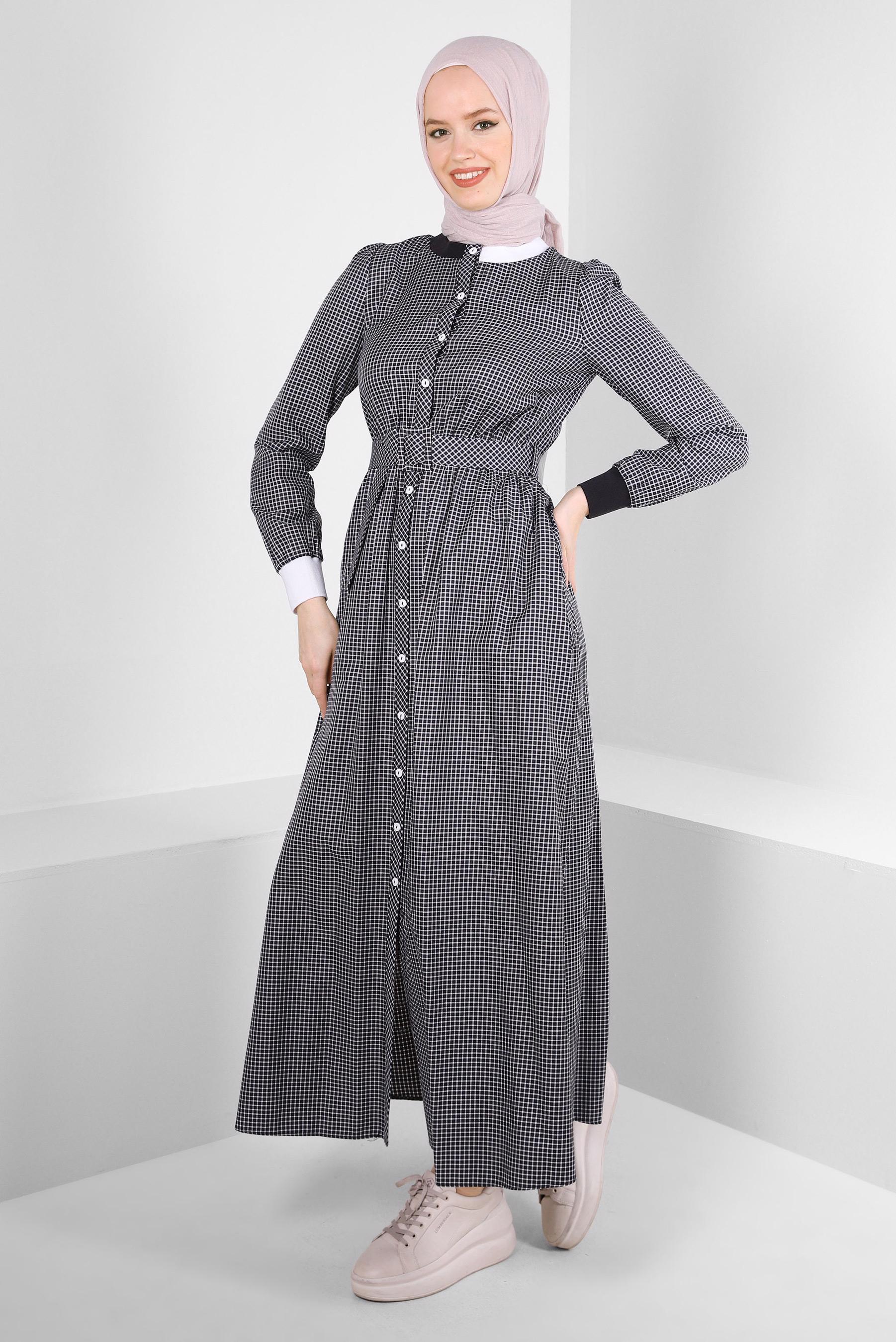 Tesettür giyim SİYAH PÖTİKARE DESENLİ DÜĞMELİ KEMERLİ ELBİSE 43685