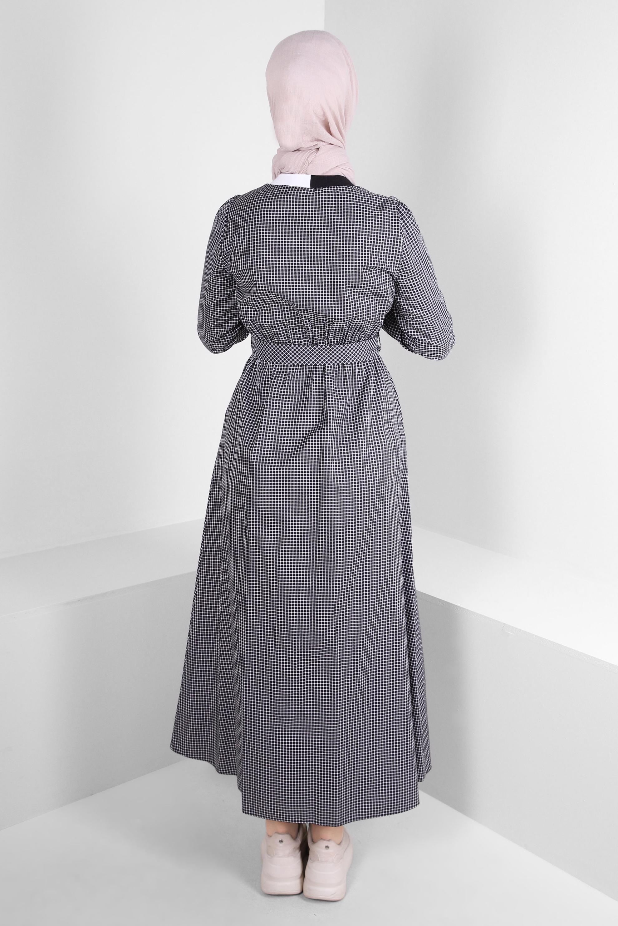 Tesettür giyim SİYAH PÖTİKARE DESENLİ DÜĞMELİ KEMERLİ ELBİSE 43685