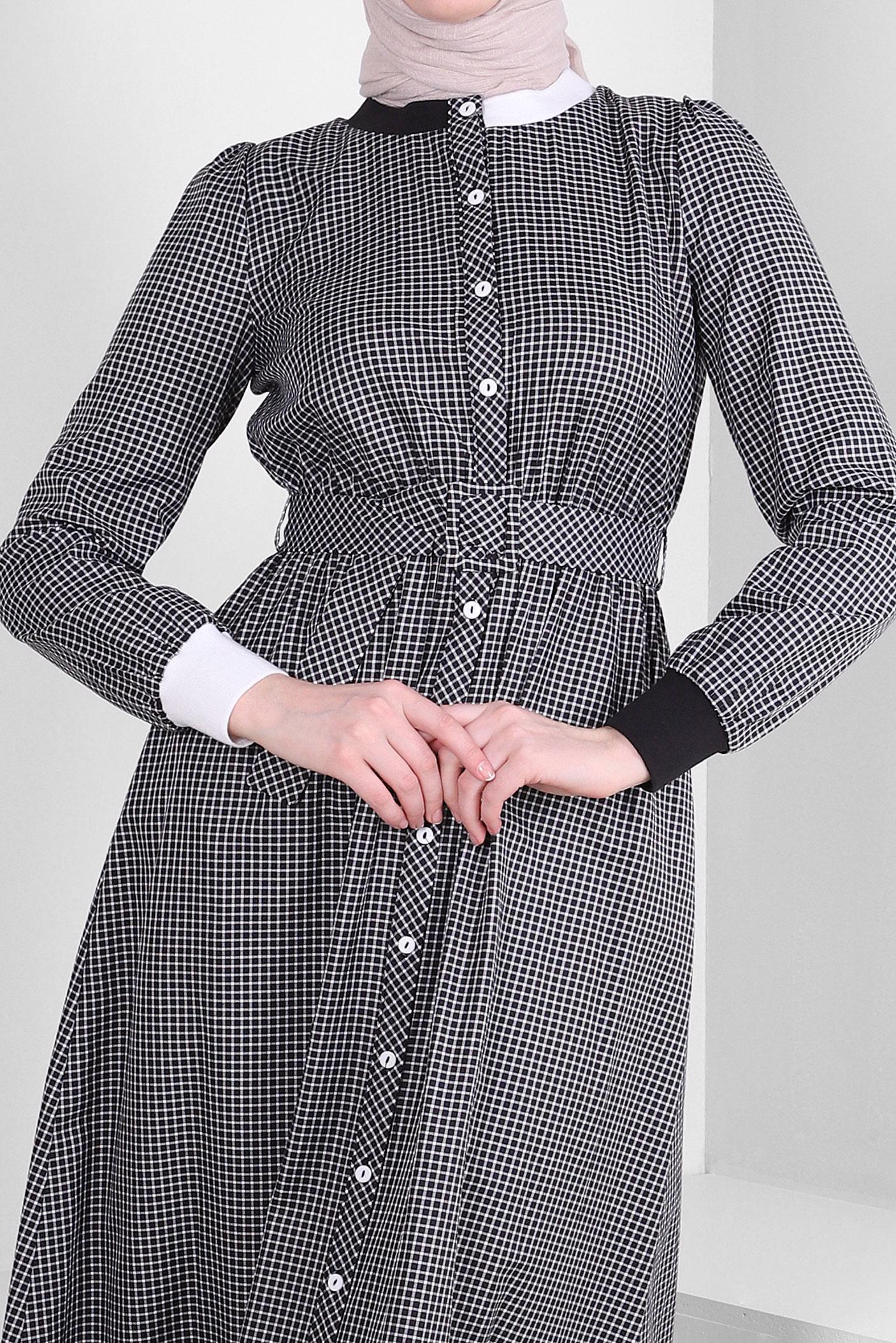 Tesettür giyim SİYAH PÖTİKARE DESENLİ DÜĞMELİ KEMERLİ ELBİSE 43685