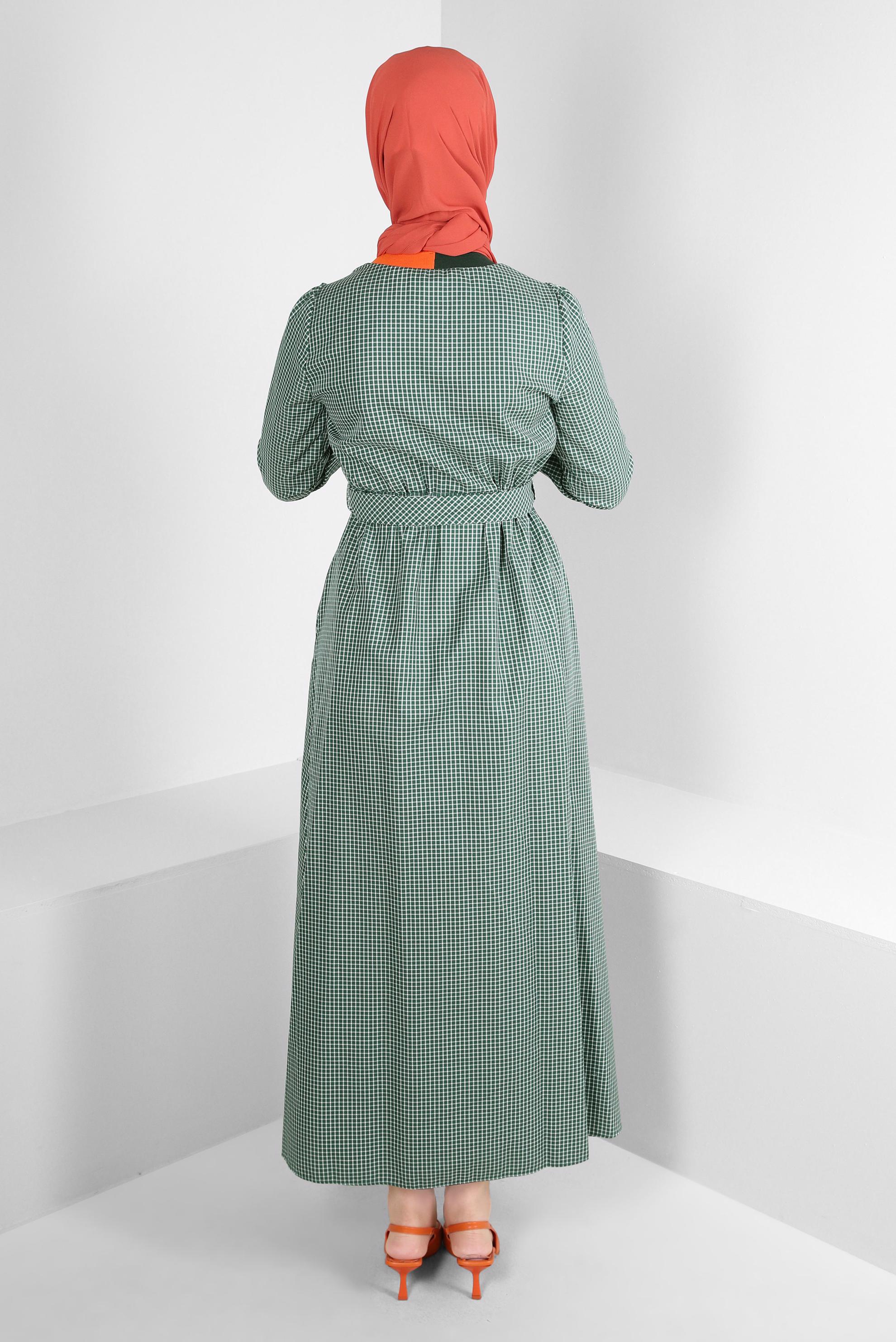 Tesettür giyim YEŞİL PÖTİKARE DESENLİ DÜĞMELİ KEMERLİ ELBİSE 43685