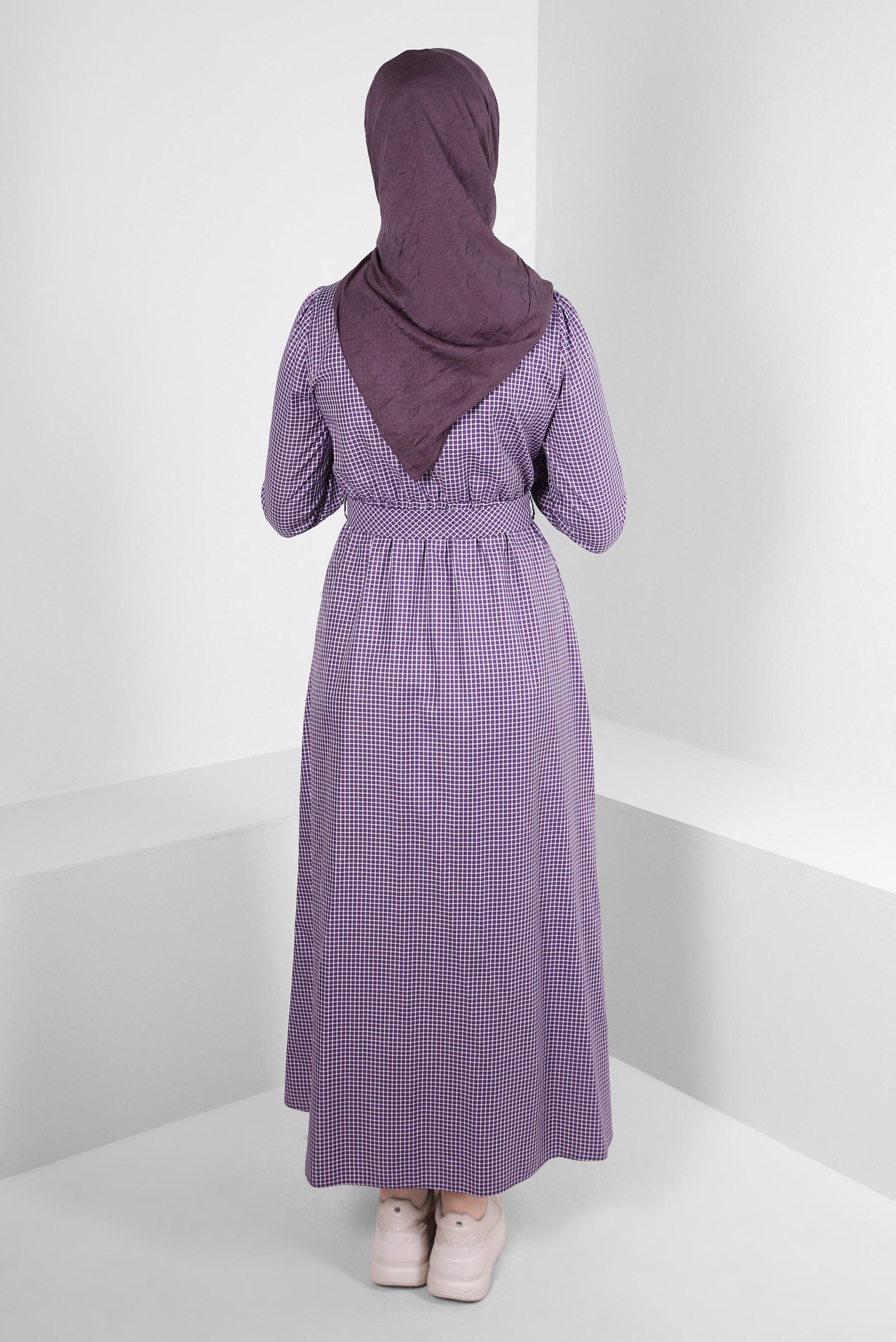 Tesettür giyim MOR PÖTİKARE DESENLİ DÜĞMELİ KEMERLİ ELBİSE 43685