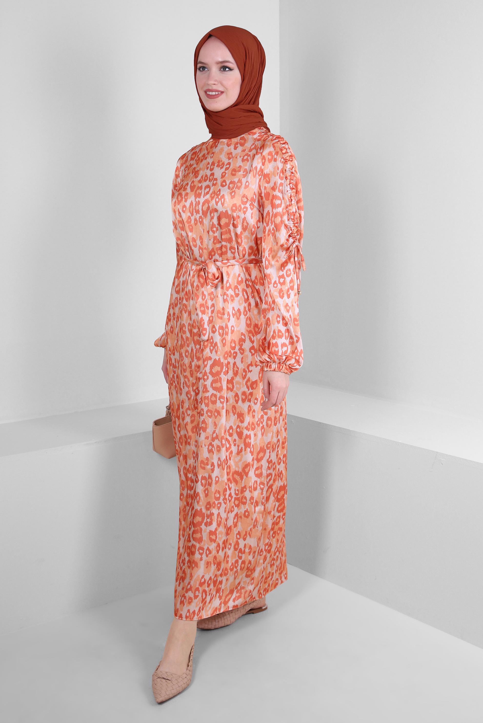 Tesettür giyim TURUNCU LEOPAR DESENLİ KUŞAKLI ELBİSE 43686