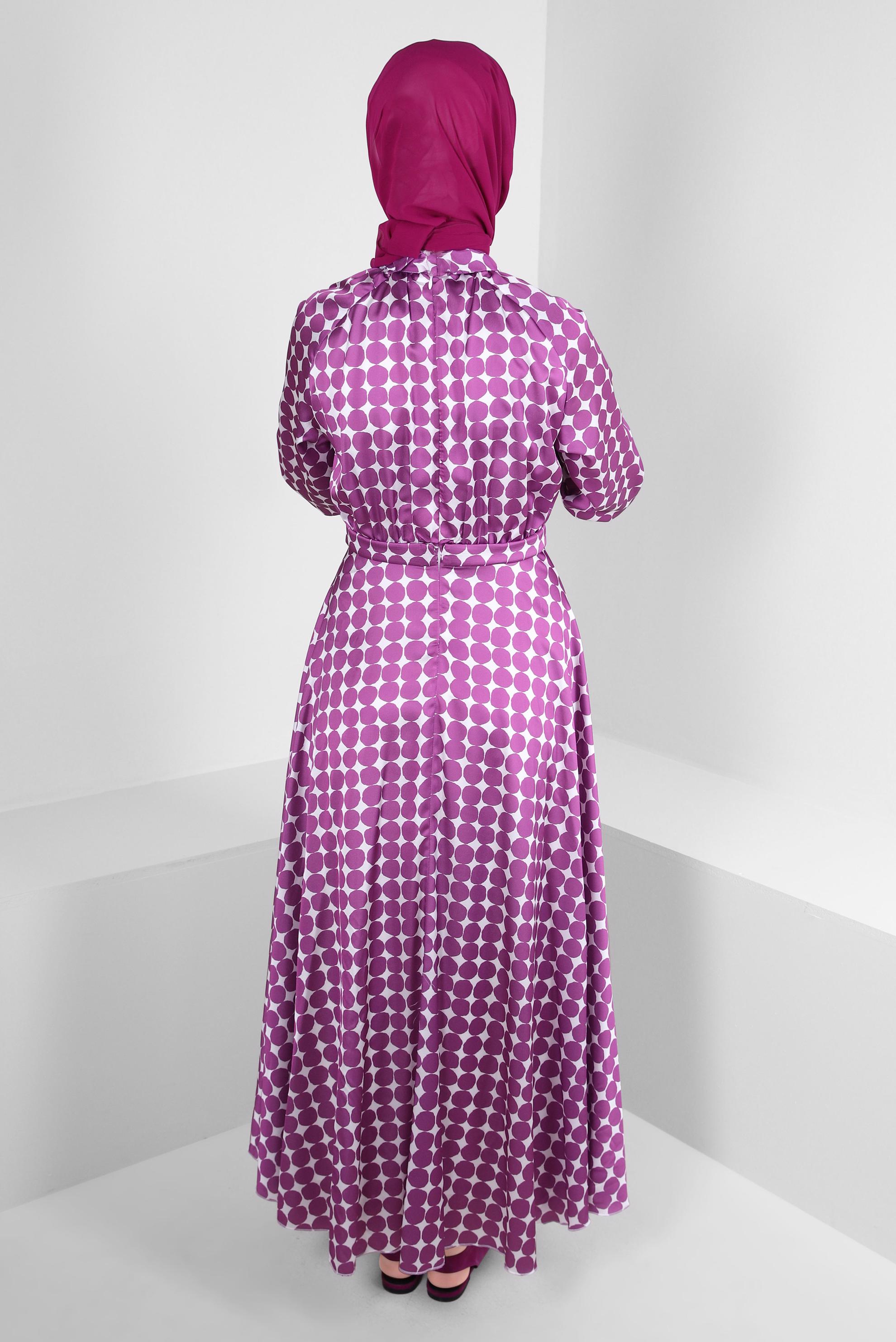 Tesettür giyim MOR GEOMETRİK DESENLİ KEMERLİ ELBİSE 43689