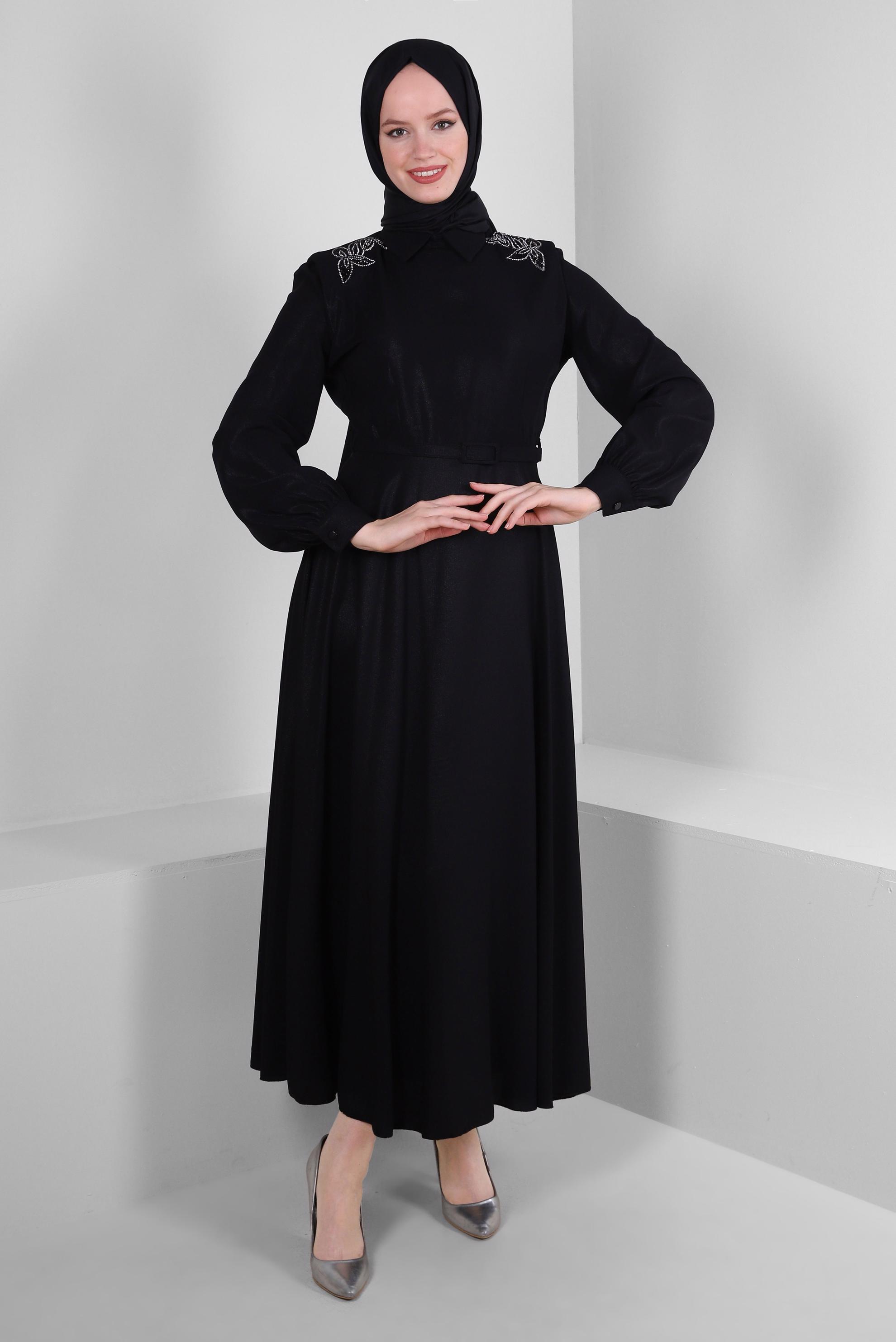 Tesettür giyim SİYAH VATKALI TAŞ İŞLEME DETAYLI KEMERLİ ELBİSE 43718