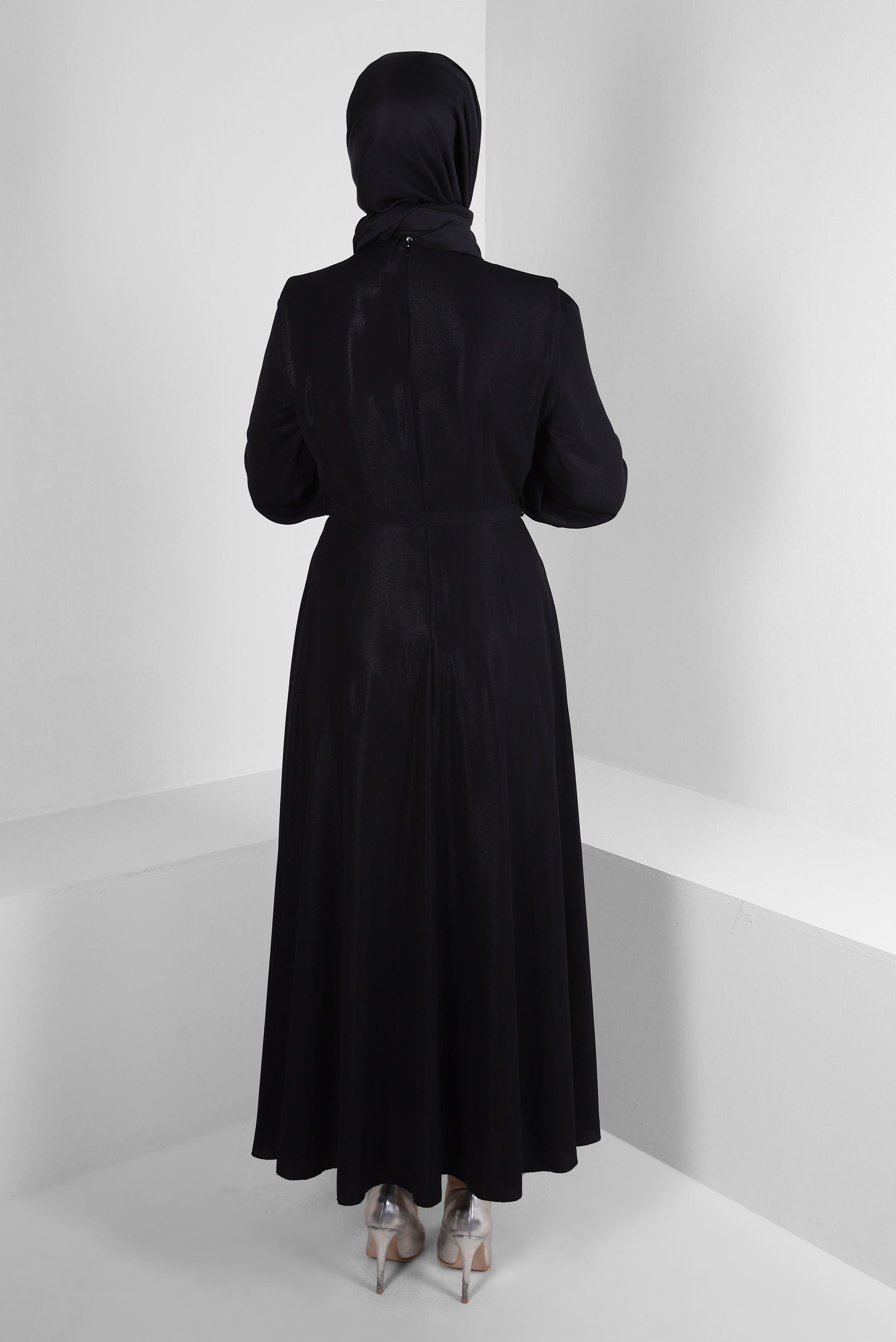 Tesettür giyim SİYAH VATKALI TAŞ İŞLEME DETAYLI KEMERLİ ELBİSE 43718