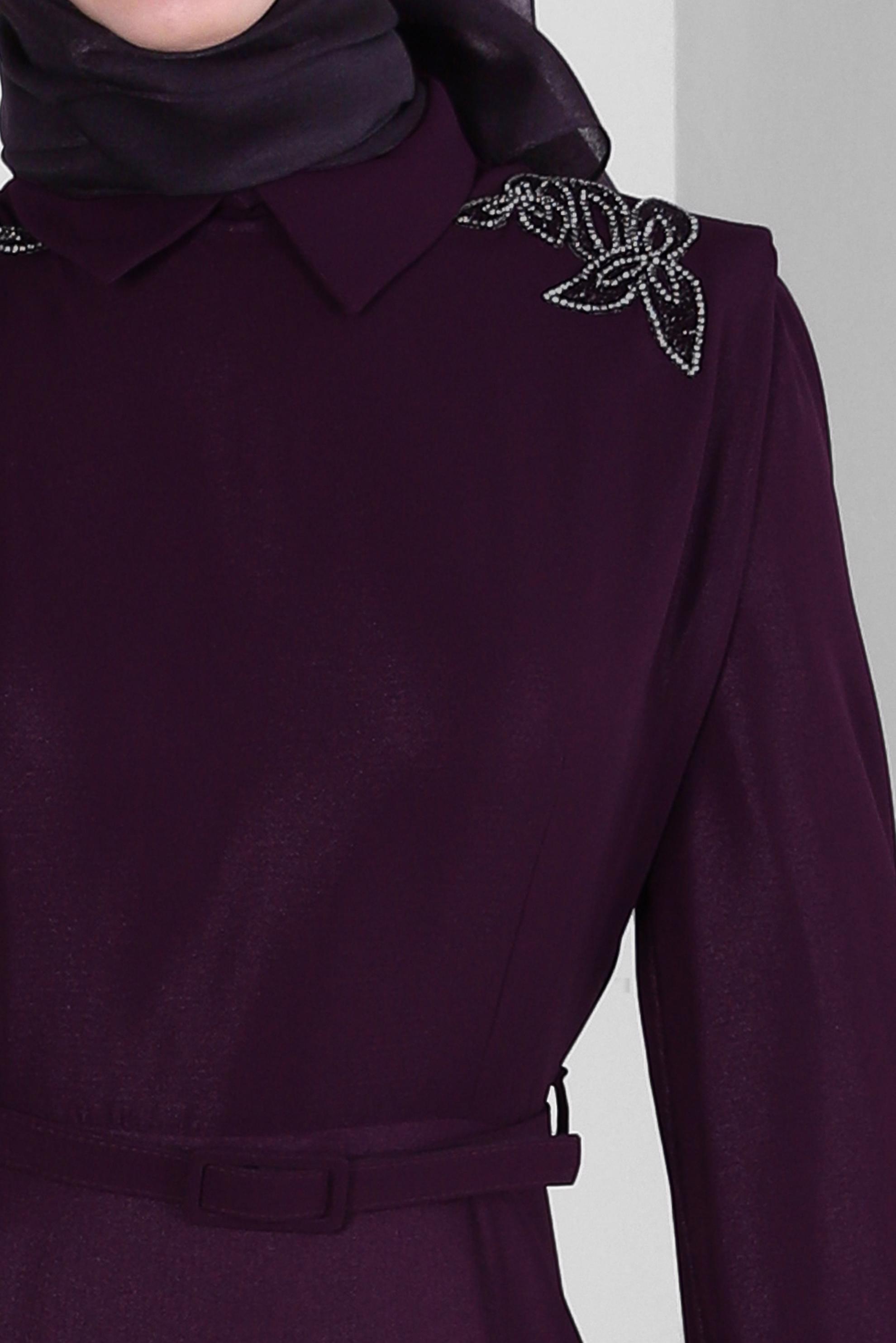 Tesettür giyim MOR VATKALI TAŞ İŞLEME DETAYLI KEMERLİ ELBİSE 43718