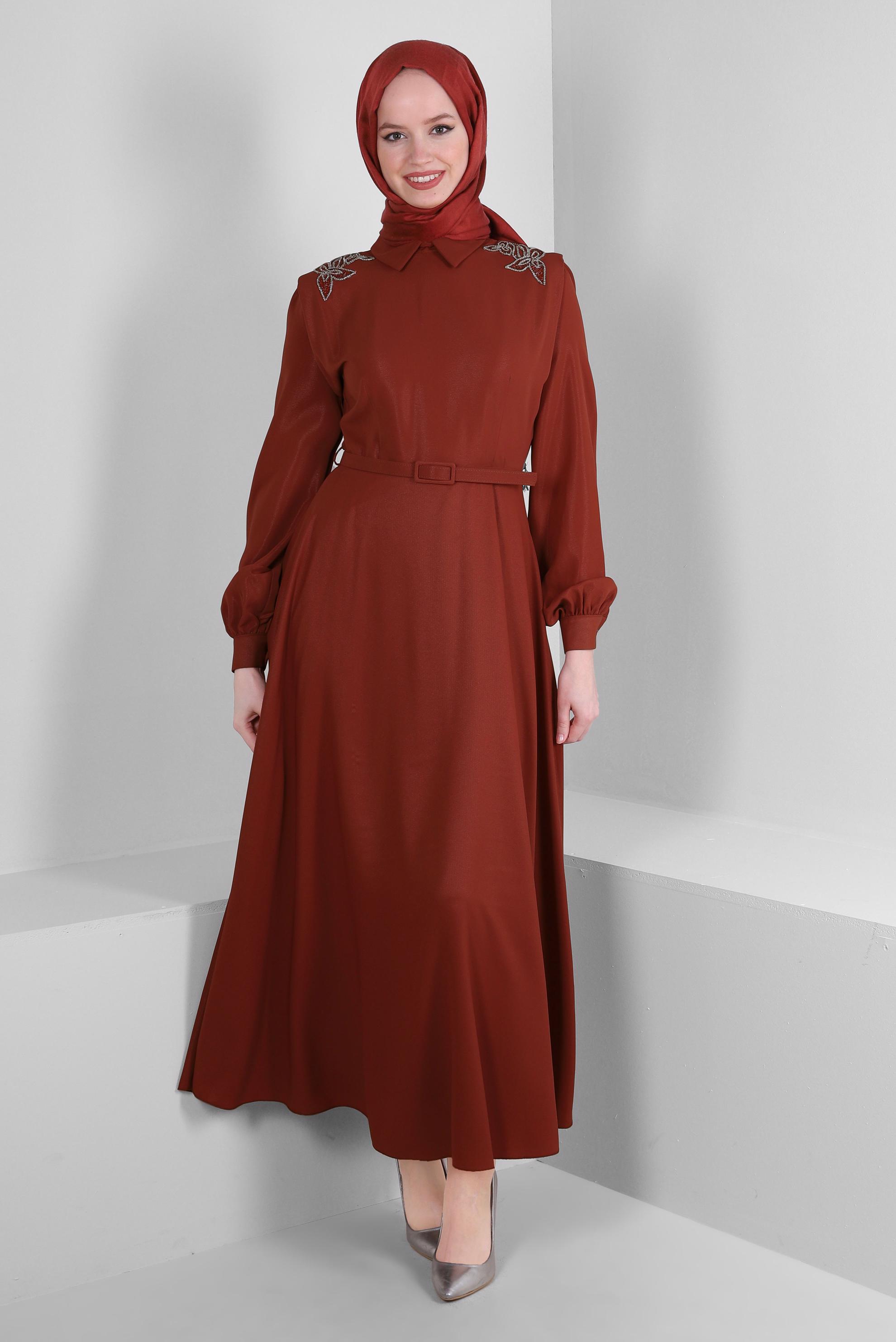 Tesettür giyim TURUNCU VATKALI TAŞ İŞLEME DETAYLI KEMERLİ ELBİSE 43718