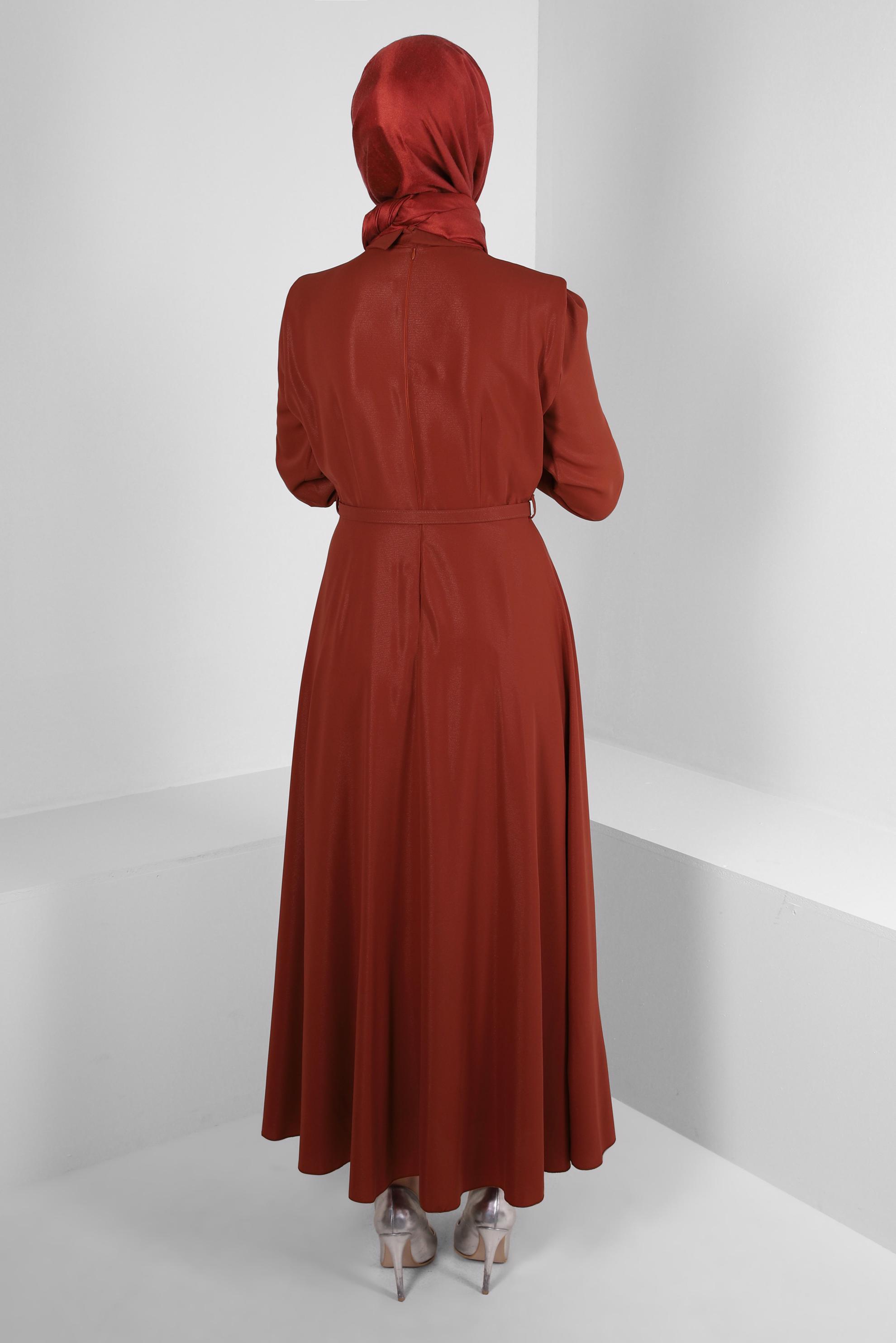 Tesettür giyim TURUNCU VATKALI TAŞ İŞLEME DETAYLI KEMERLİ ELBİSE 43718