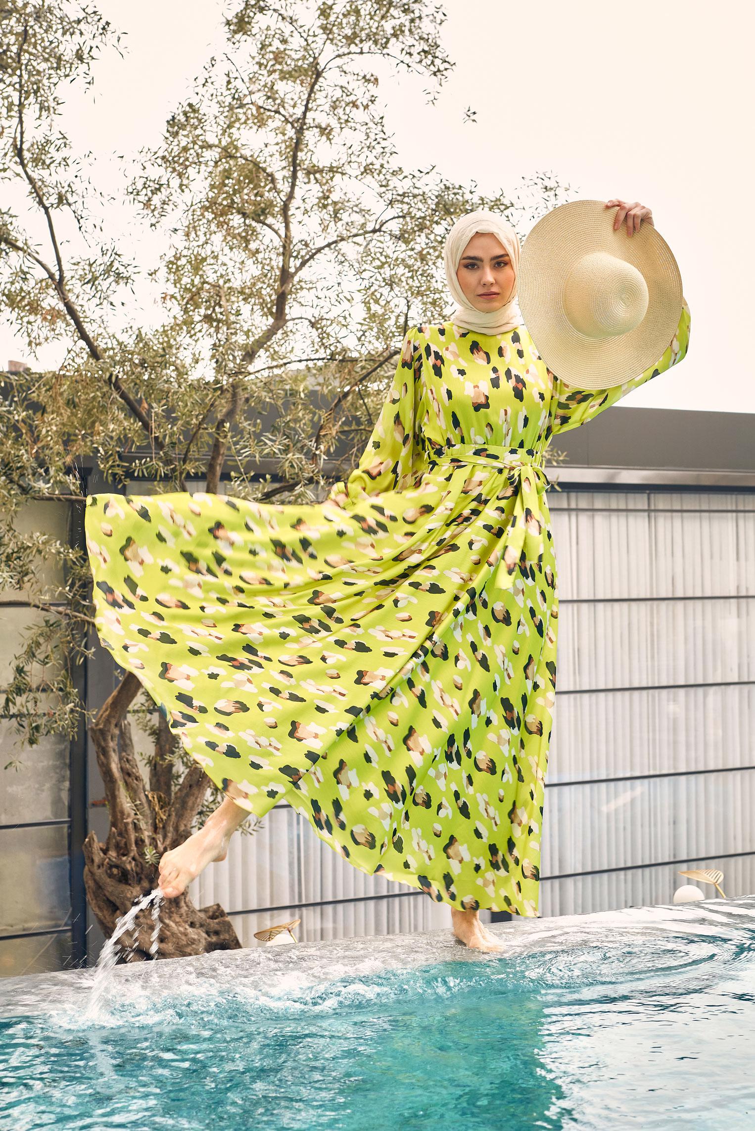 Tesettür giyim YEŞİL DESENLİ BELİ LASTİKLİ KUŞAKLI ELBİSE 43719