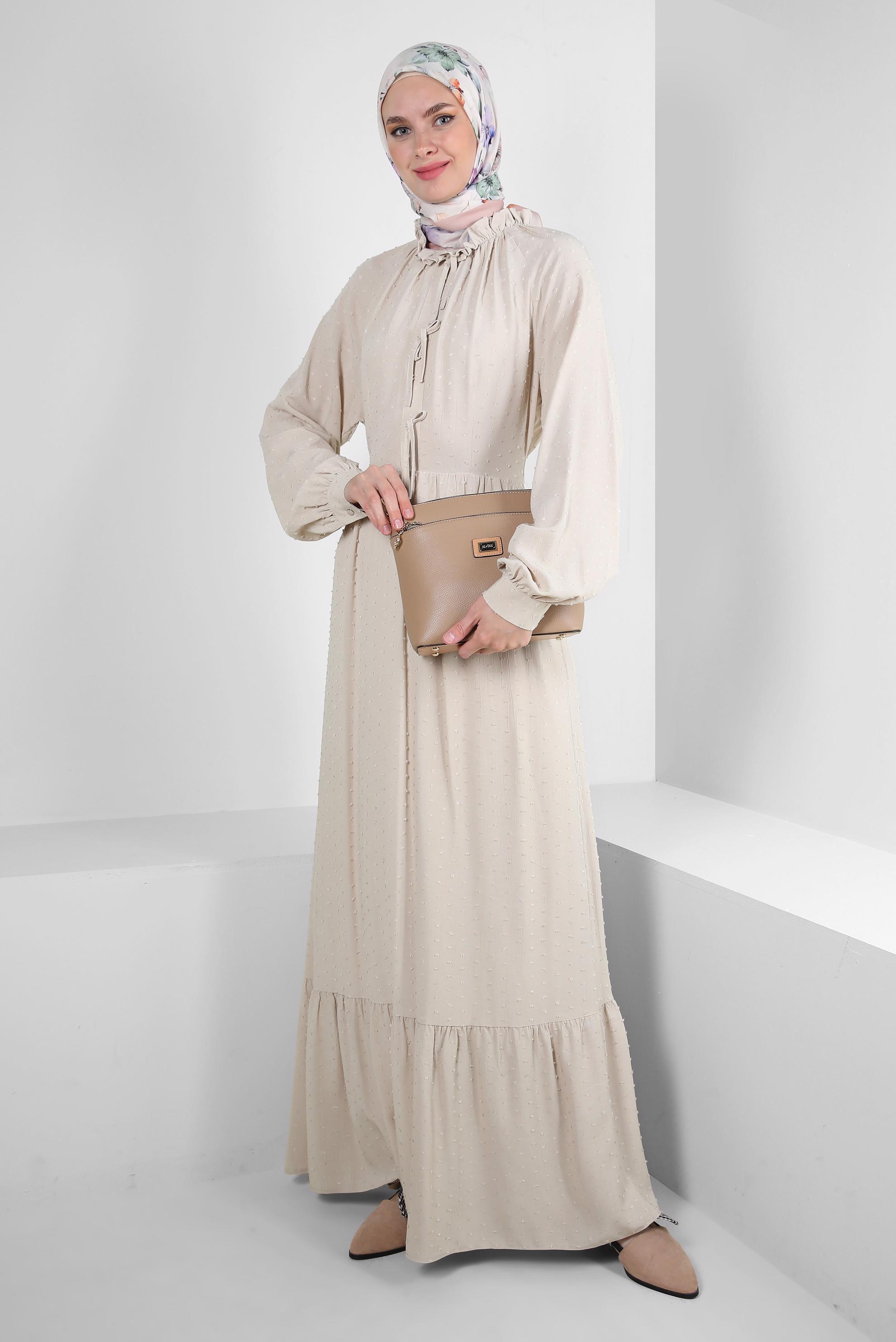 Tesettür giyim BEJ ROBALI BAĞLAMA DETAYLI ELBİSE 43744 