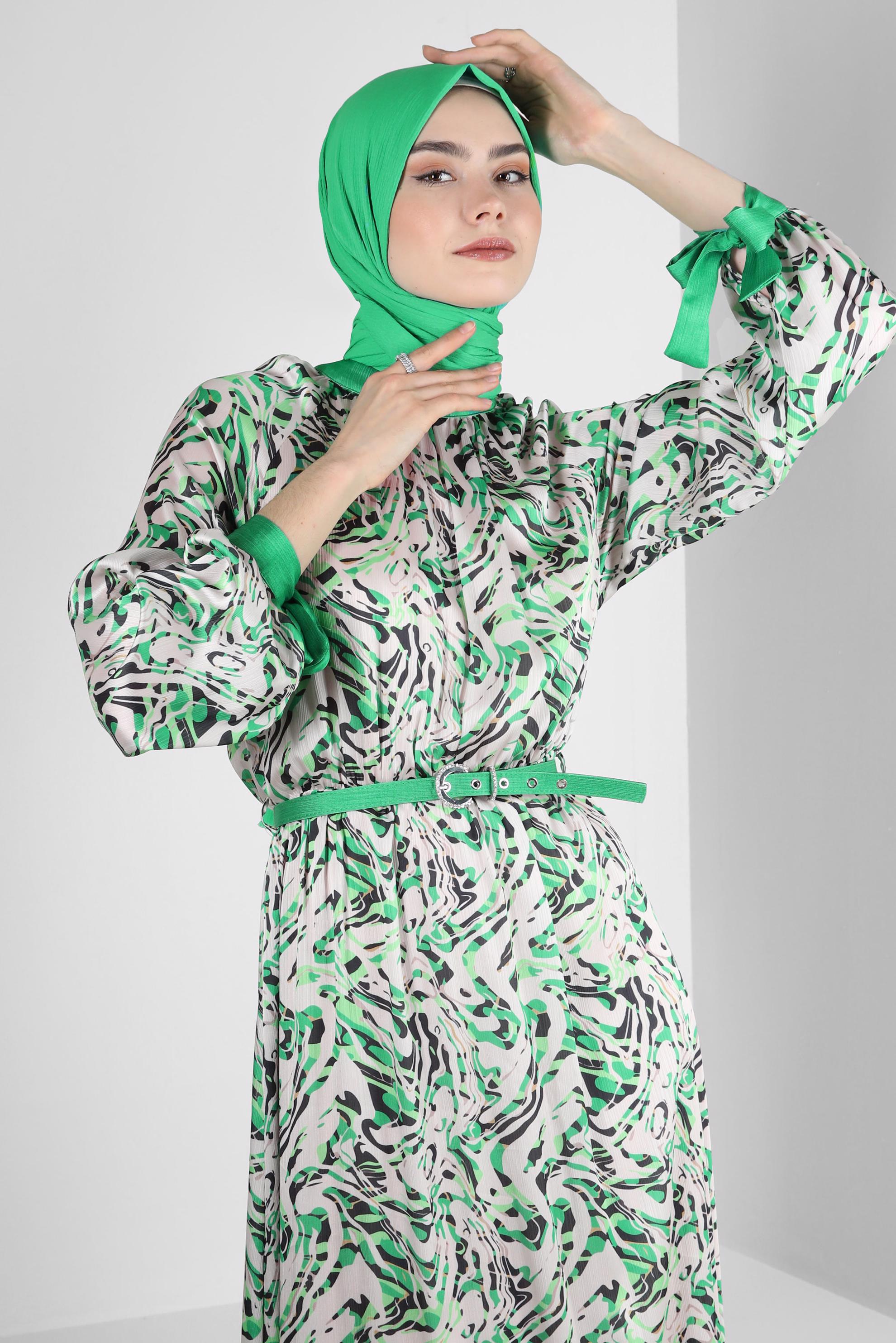 Tesettür giyim YEŞİL DESENLİ MANŞETLERİ BAĞLAMALI KEMERLİ ELBİSE 43747