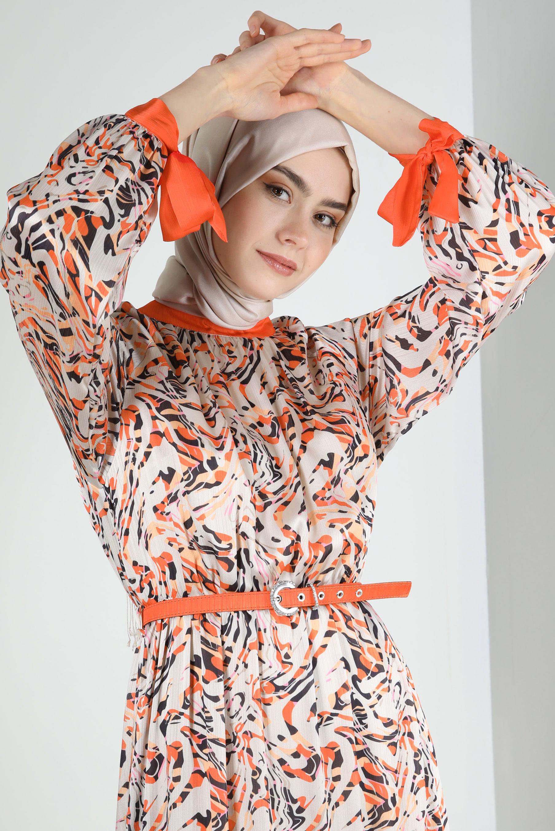 Tesettür giyim TURUNCU DESENLİ MANŞETLERİ BAĞLAMALI KEMERLİ ELBİSE 43747