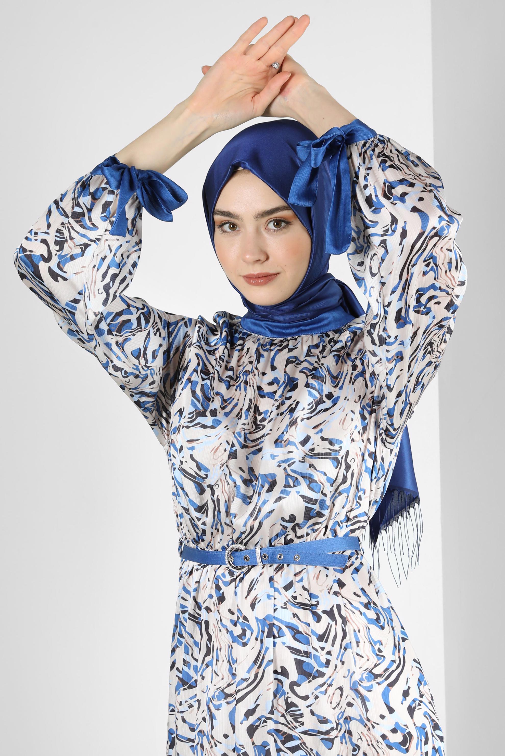 Tesettür giyim LACİVERT DESENLİ MANŞETLERİ BAĞLAMALI KEMERLİ ELBİSE 43747