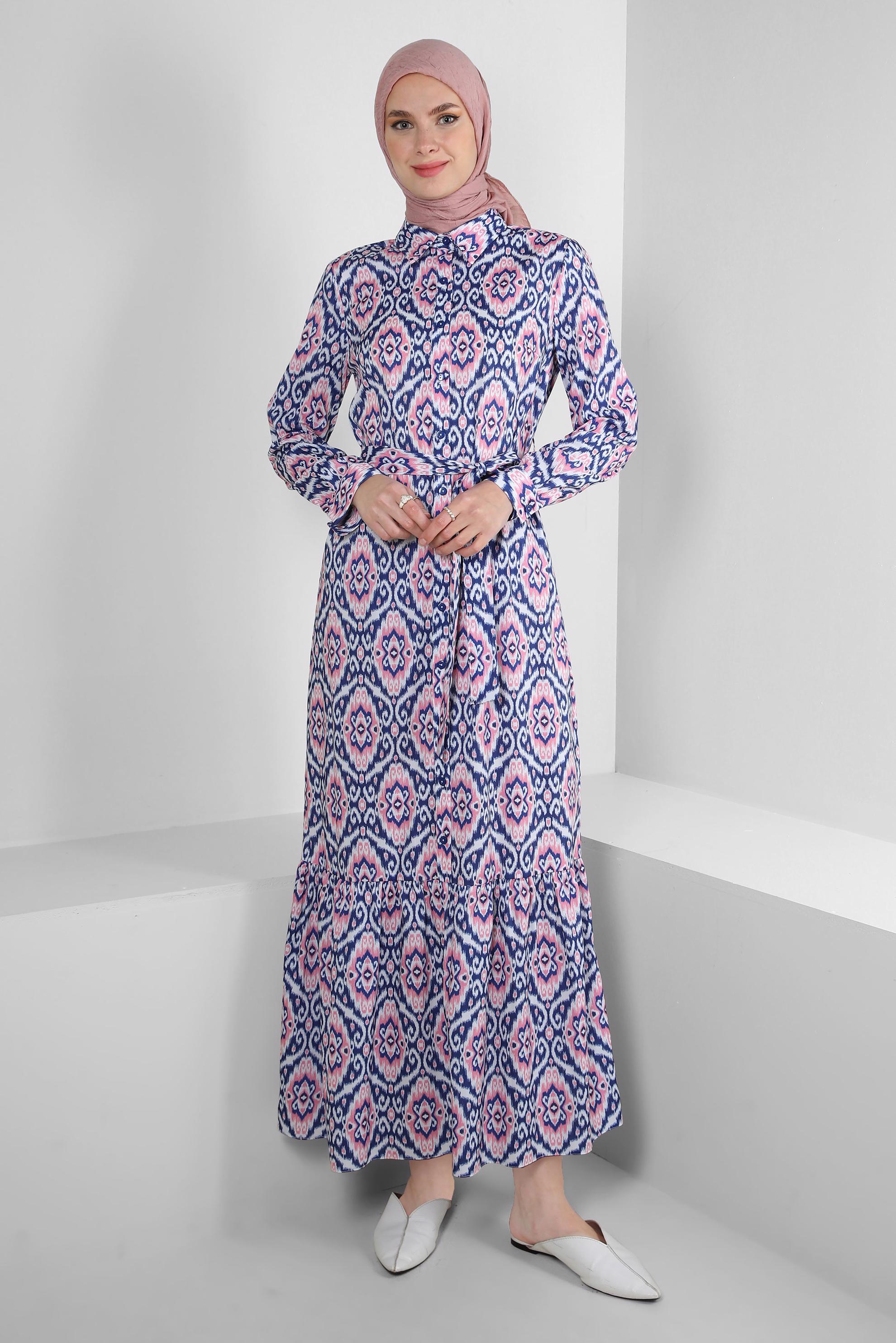 Tesettür giyim LACİVERT ETNİK DESENLİ KUŞAKLI DÜĞMELİ ELBİSE 43749