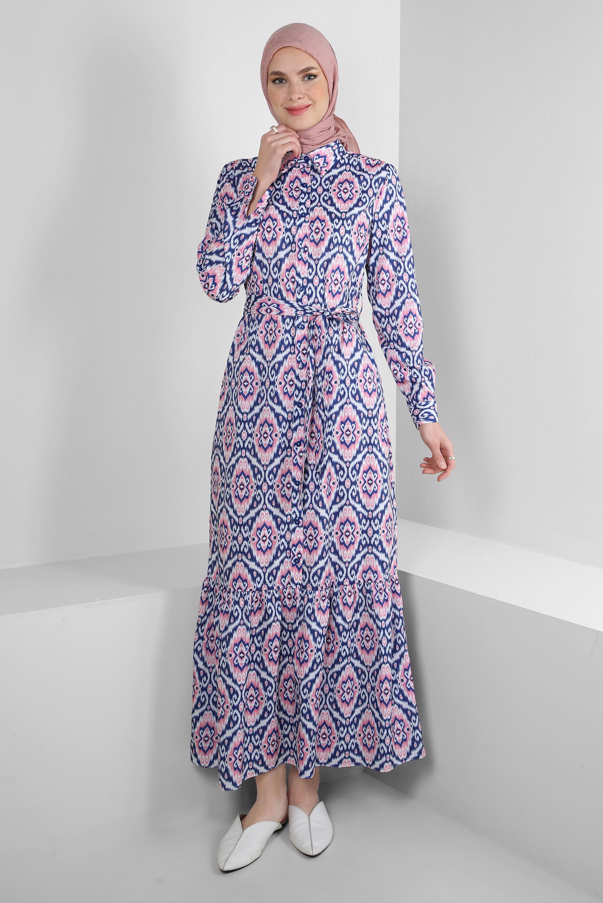 Tesettür giyim LACİVERT ETNİK DESENLİ KUŞAKLI DÜĞMELİ ELBİSE 43749