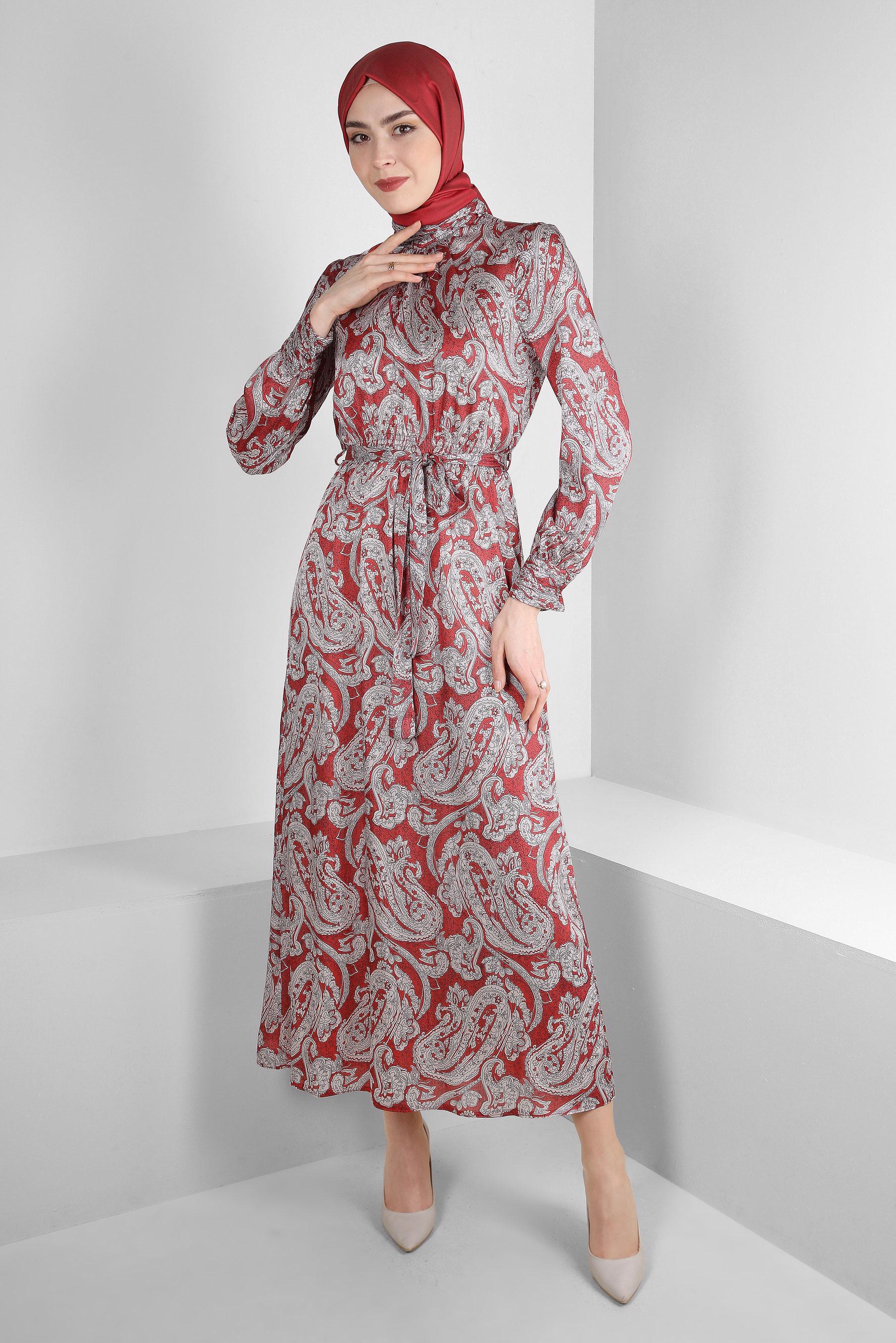 Tesettür giyim KIRMIZI ETNİK DESENLİ KUŞAKLI ELBİSE 43753	