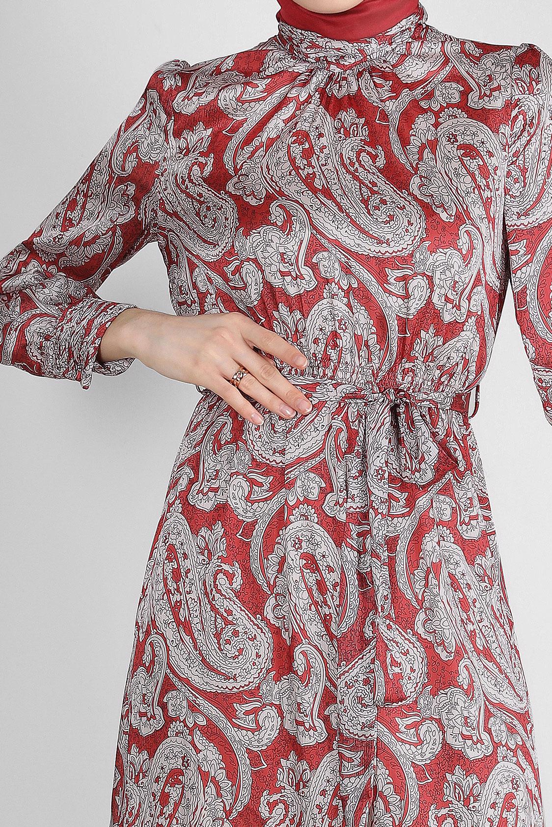 Tesettür giyim KIRMIZI ETNİK DESENLİ KUŞAKLI ELBİSE 43753	