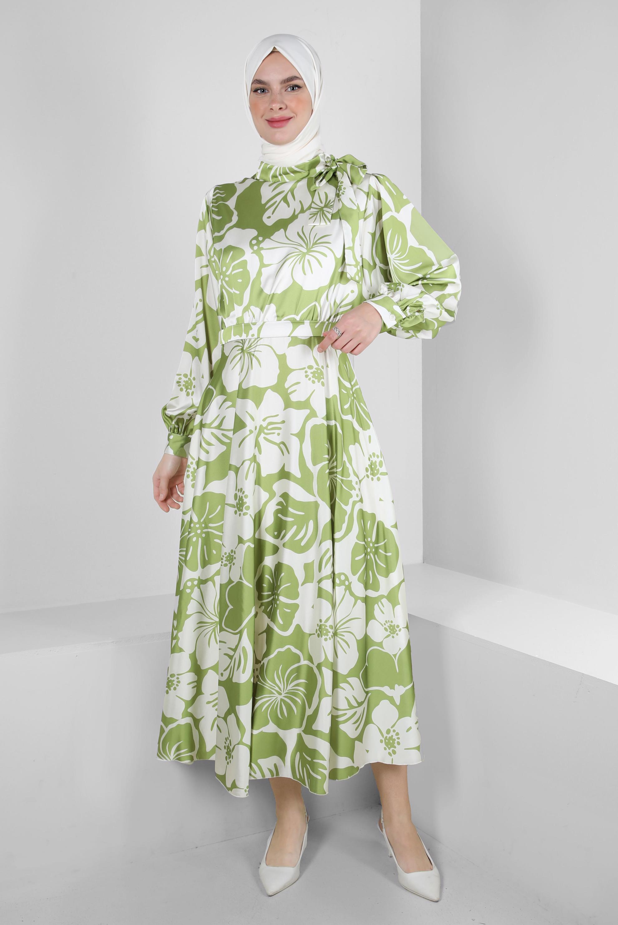 Tesettür giyim YEŞİL ÇİÇEK DESENLİ YAKASI BAĞLAMALI SATEN ELBİSE 43769