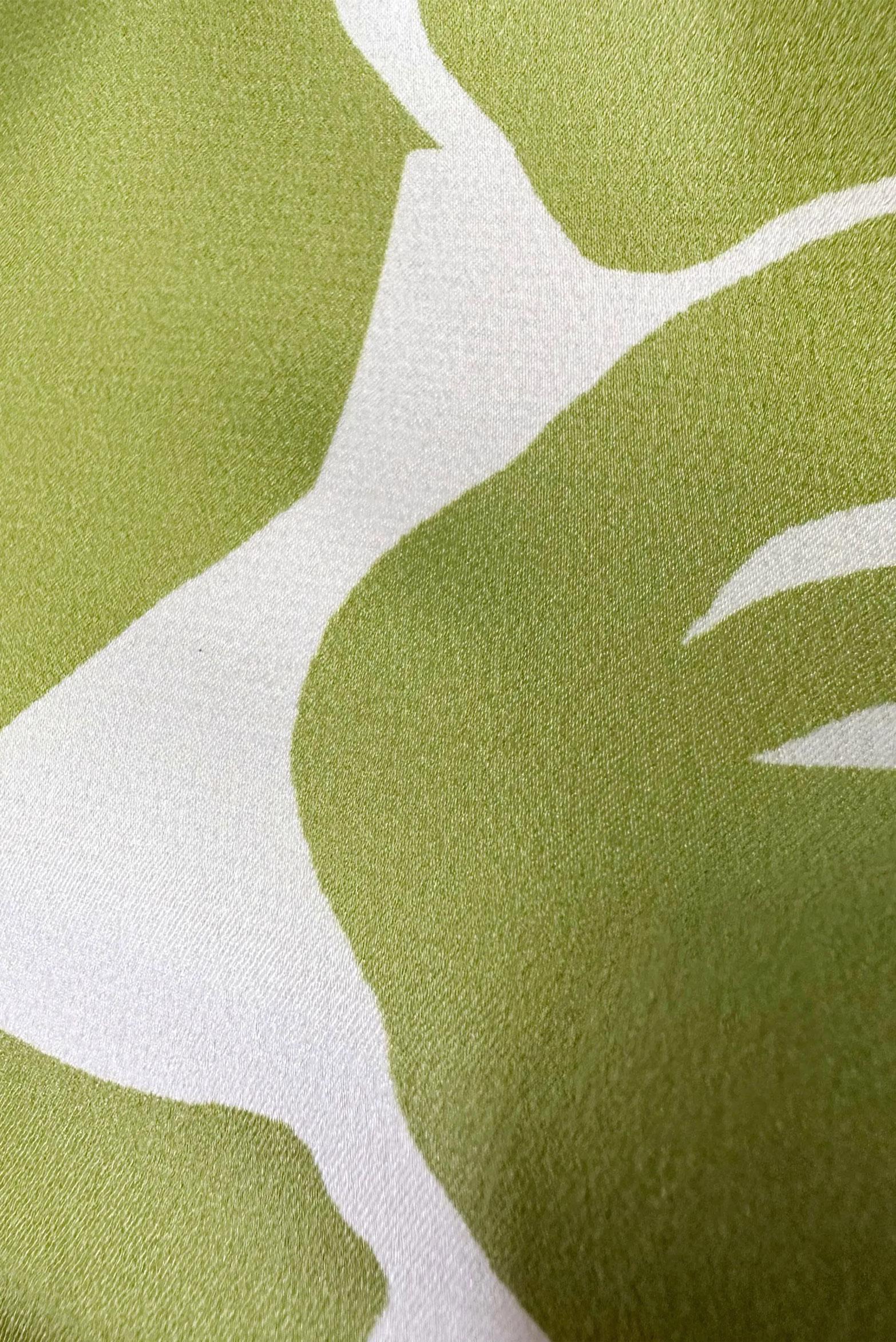 Tesettür giyim YEŞİL ÇİÇEK DESENLİ YAKASI BAĞLAMALI SATEN ELBİSE 43769