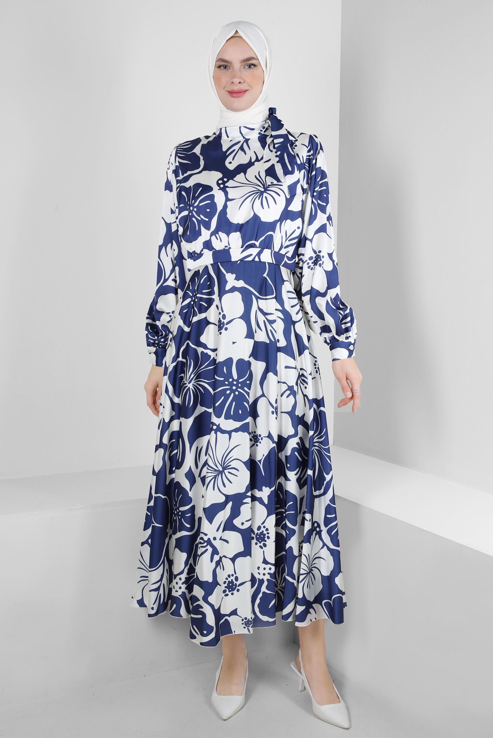 Tesettür giyim LACİVERT ÇİÇEK DESENLİ YAKASI BAĞLAMALI SATEN ELBİSE 43769